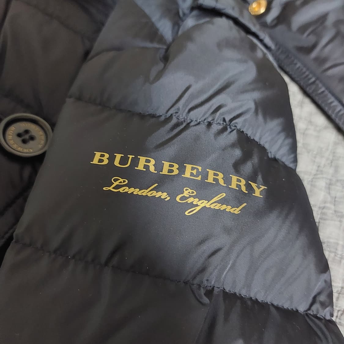 버버리 달머튼 라쿤퍼후드 패딩 상품이미지4