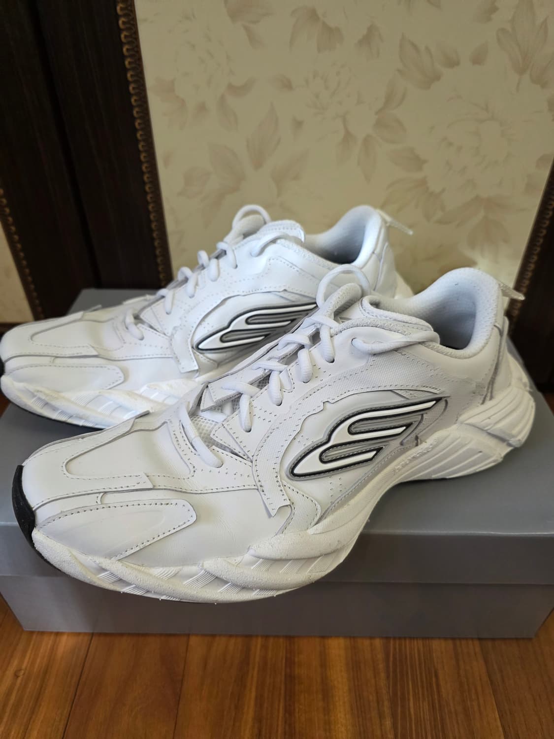 발렌시아가 먼데이 슈즈 화이트 44 상품이미지3