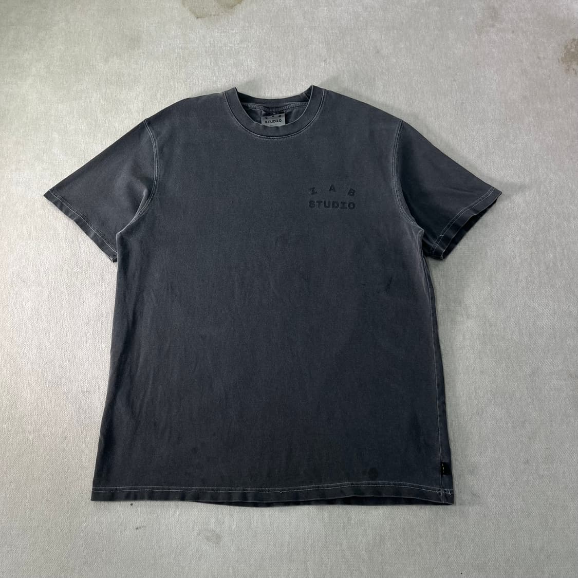 105 아이앱 스튜디오 피그먼트 블랙 반팔 티셔츠 상품이미지2