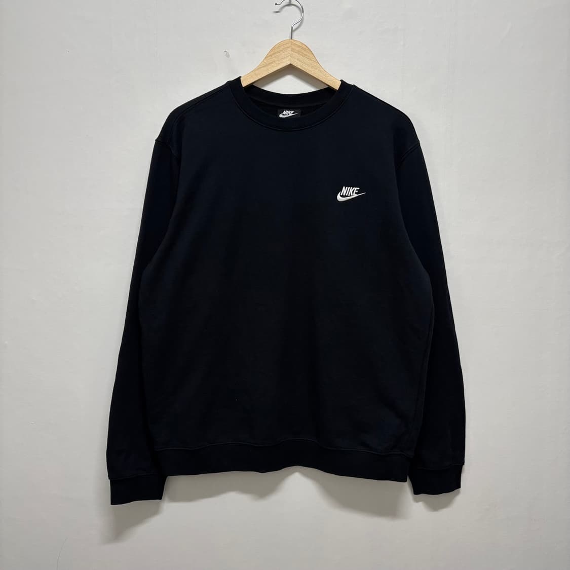 나이키 블랙 스우시 맨투맨 상품이미지1