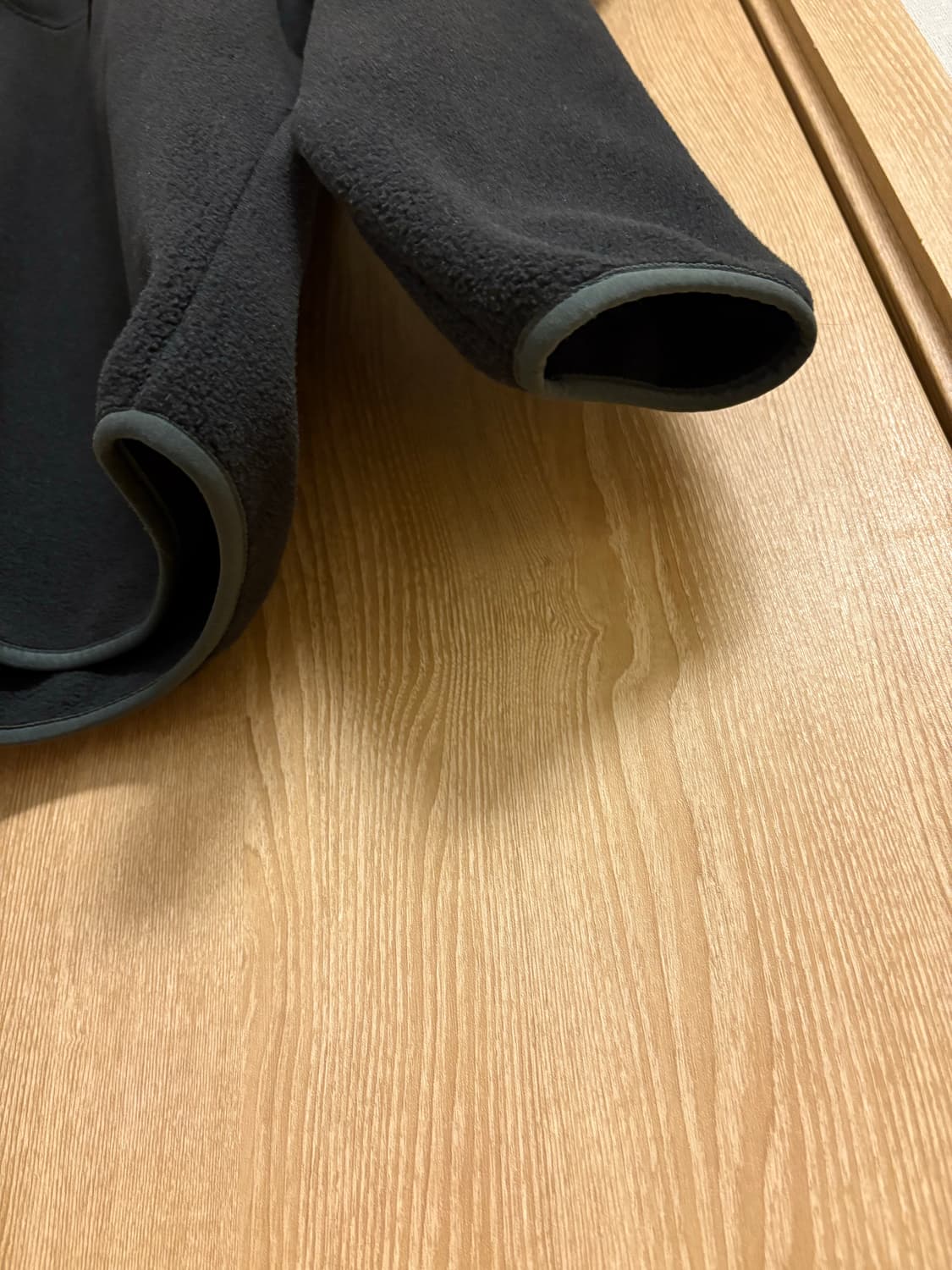 파타고니아 신칠라 스냅티 플리스 풀오버 블랙 포지 그레이 상품이미지4