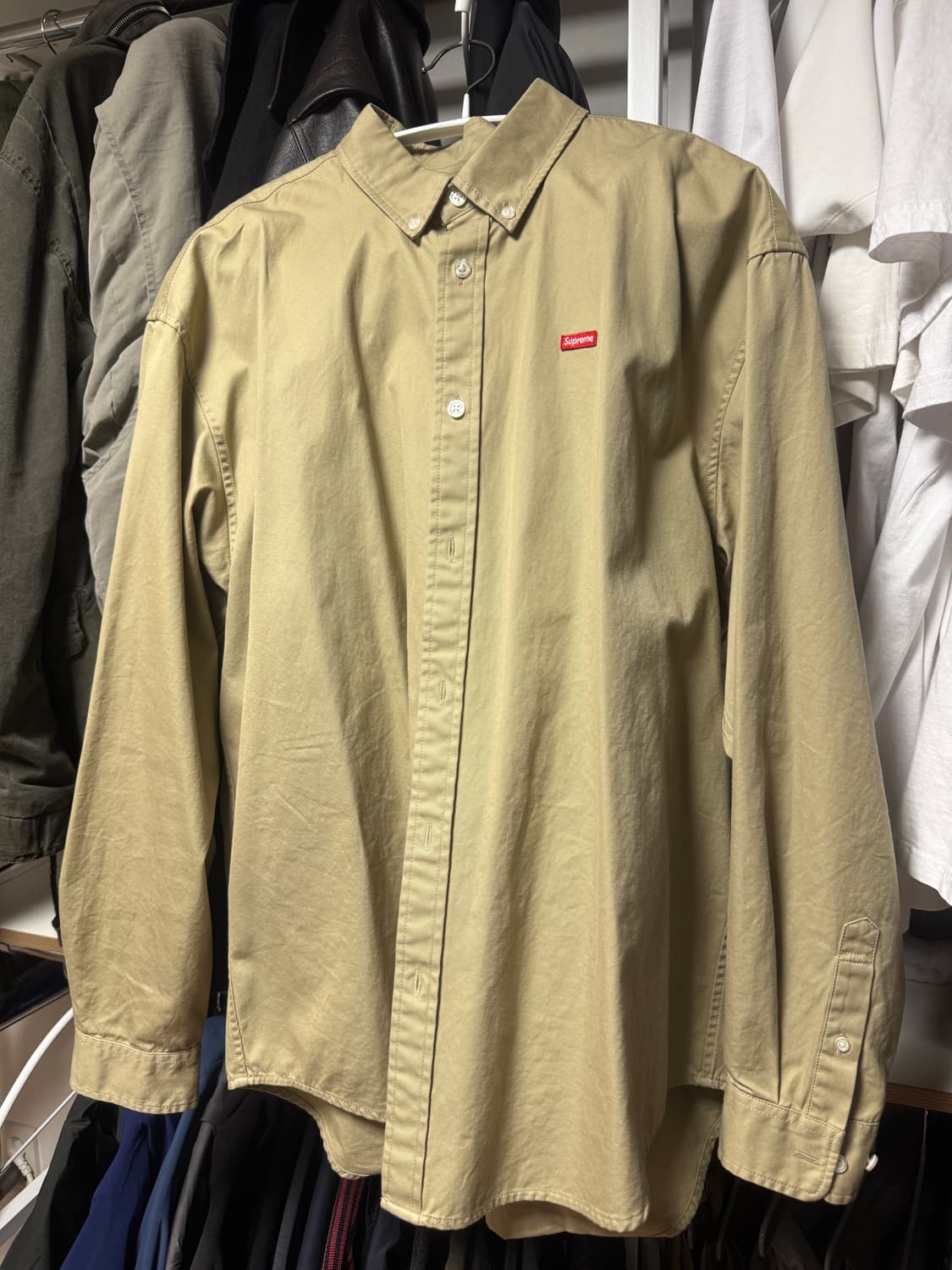 슈프림 스몰 박스 로고 셔츠 라이트 탄 24FW 상품이미지1