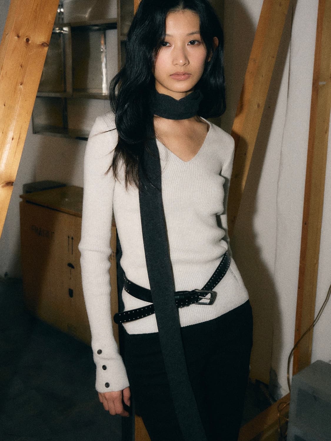 헬레네파리스 데미지드 브이넥 리브드 니트 오트밀 상품이미지5