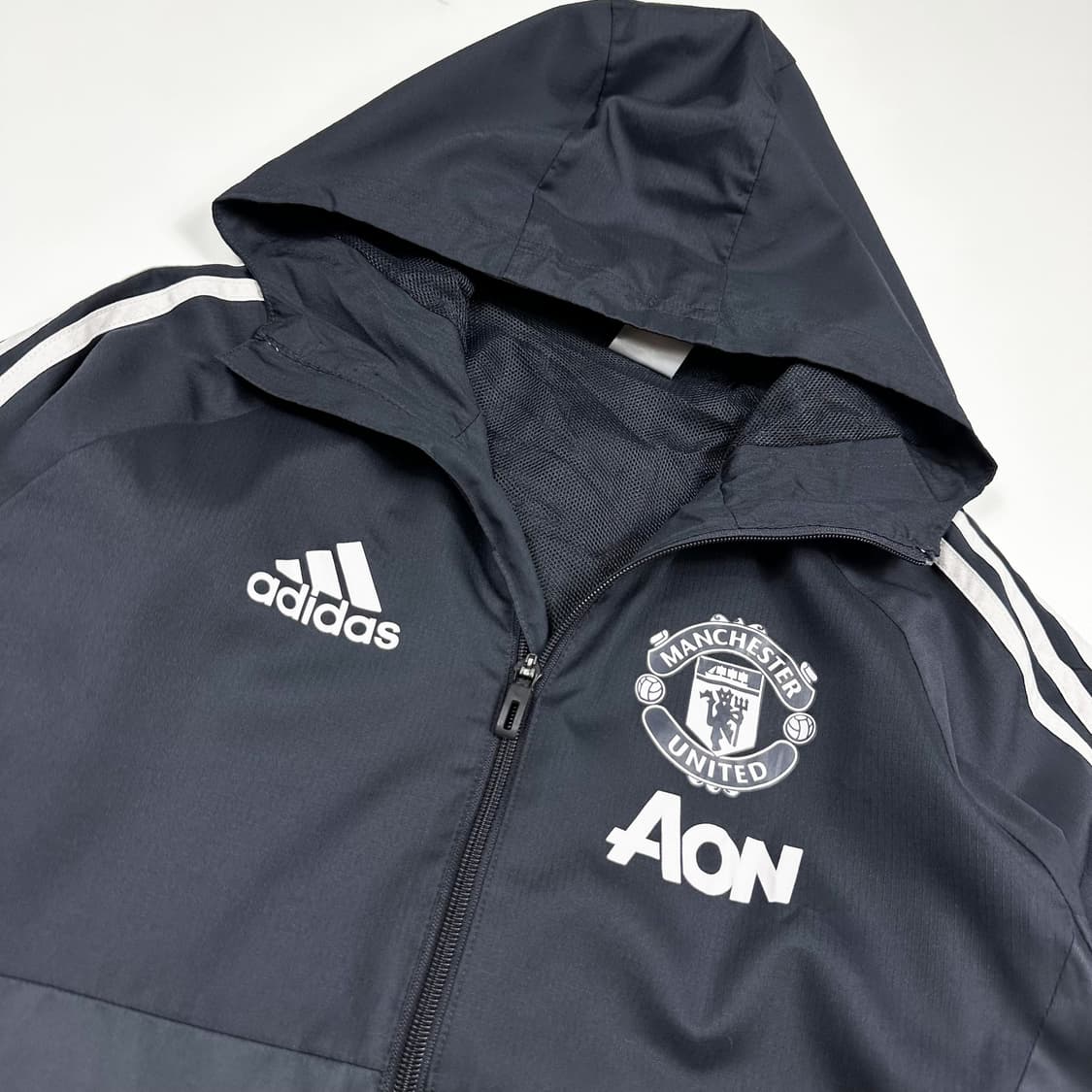 아디다스 맨유 AON 후디 박시 바람막이 M 상품이미지4