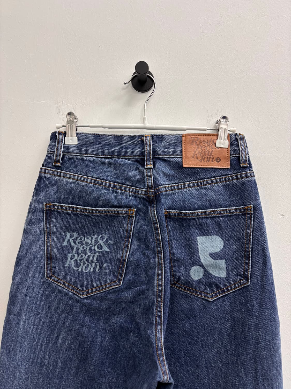 레스트앤레크레이션 시그니처 텍스트 & 로고 포인트 데님 상품이미지4