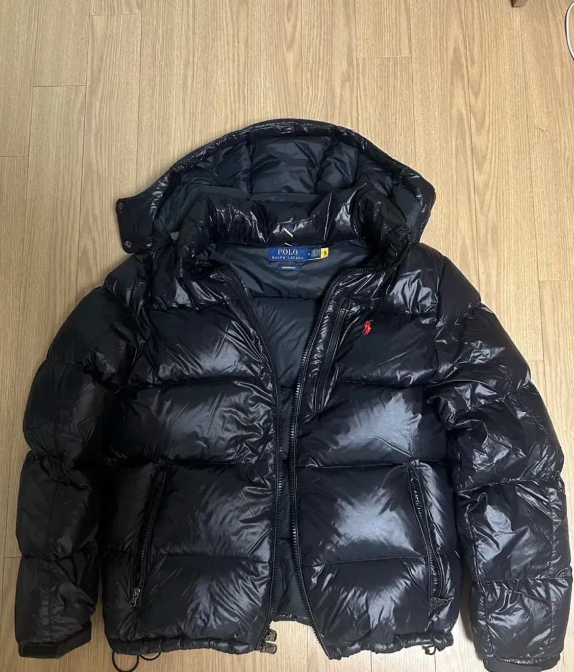폴로 유광 패딩24fw S사이즈 구해요(작년꺼만 구해요) 상품이미지1