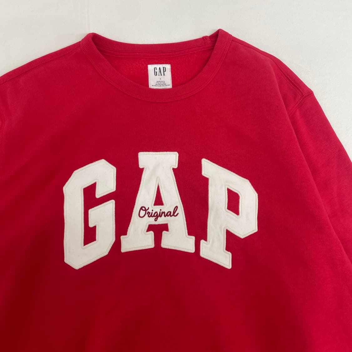 [GAP] 레드 로고 기모 맨투맨 상품이미지1