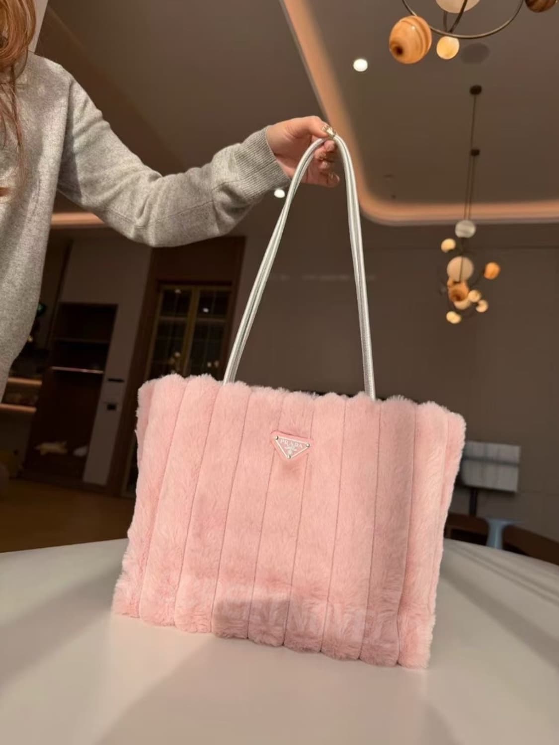 프라다뷰티 퍼 숄더백 핑크 VIP 기프트백 상품이미지4