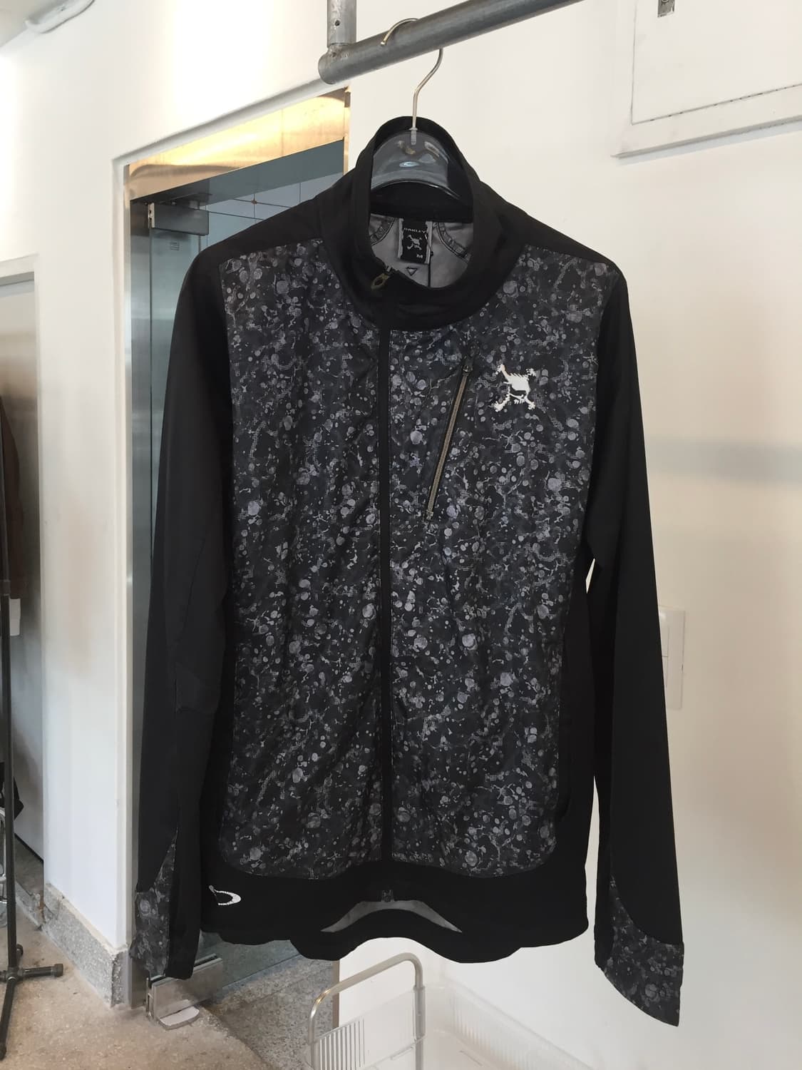 Oakley Black Printed Windbreaker Jacket 상품이미지1