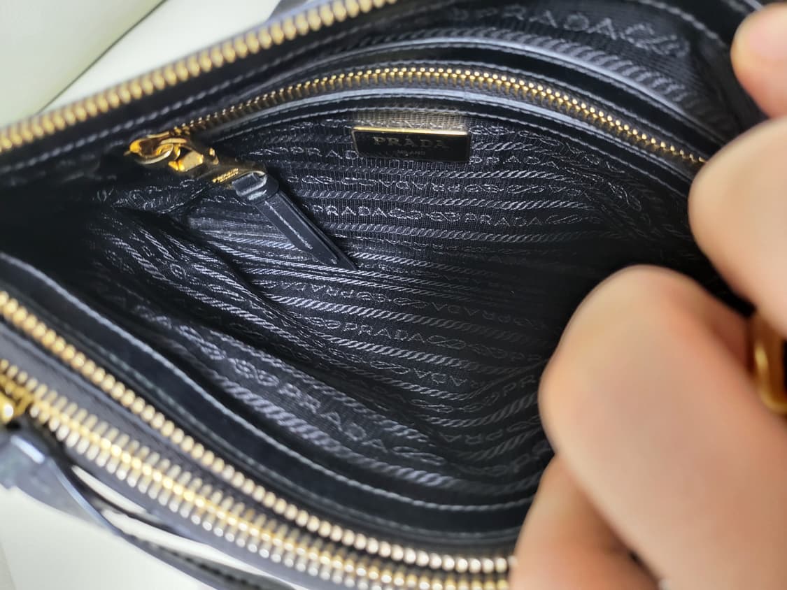 프라다 투지퍼 크로스백  상품이미지8