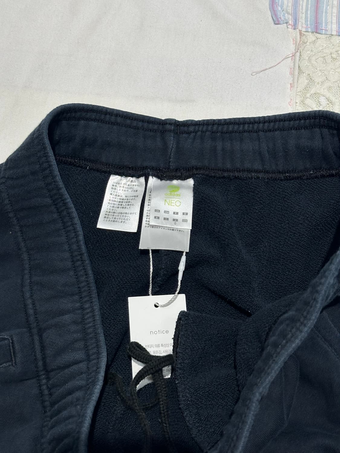 아디다스 골드 로고 팬츠 상품이미지5