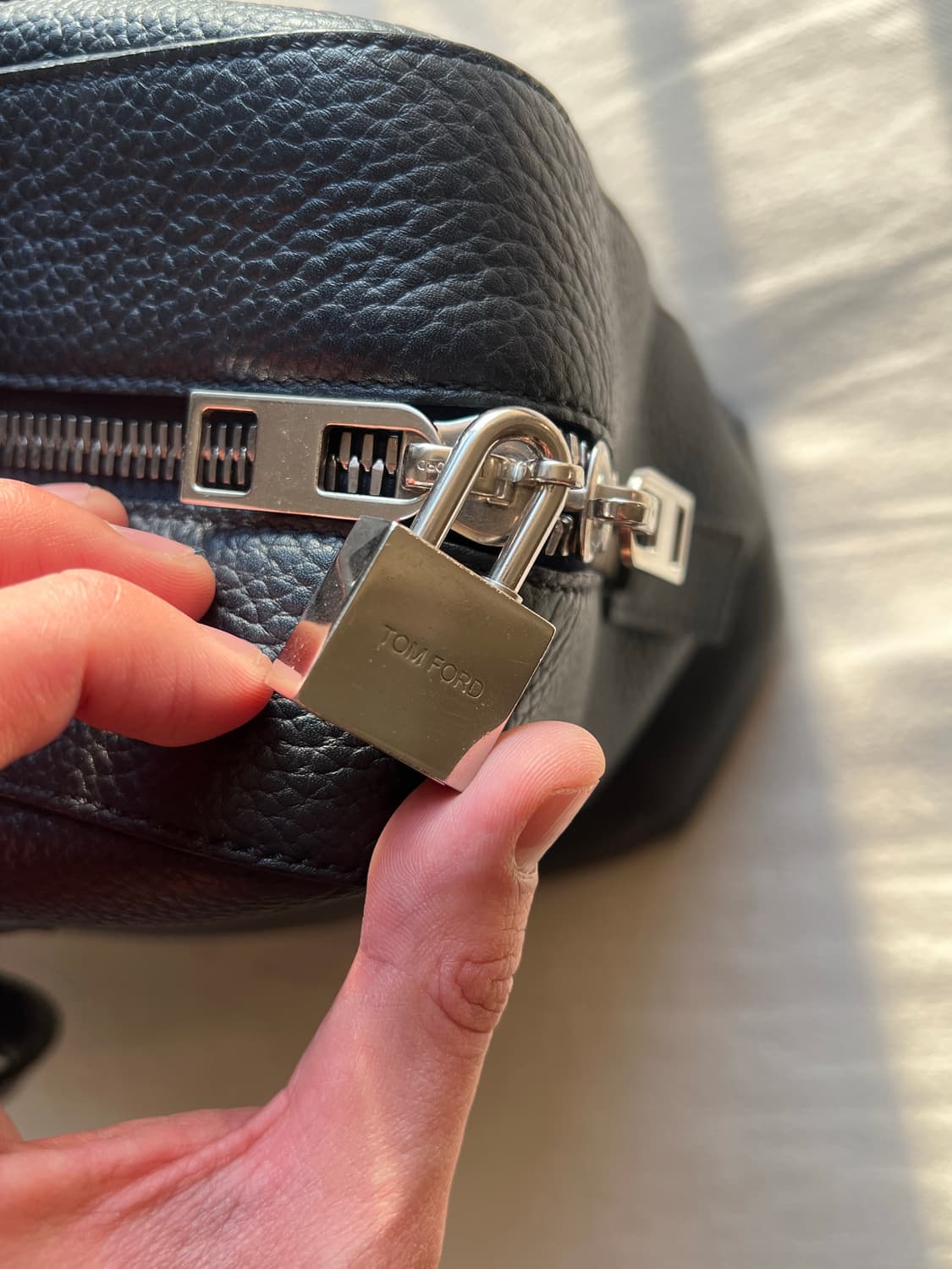 톰포드 브리프 케이스 레더 네이비  상품이미지5