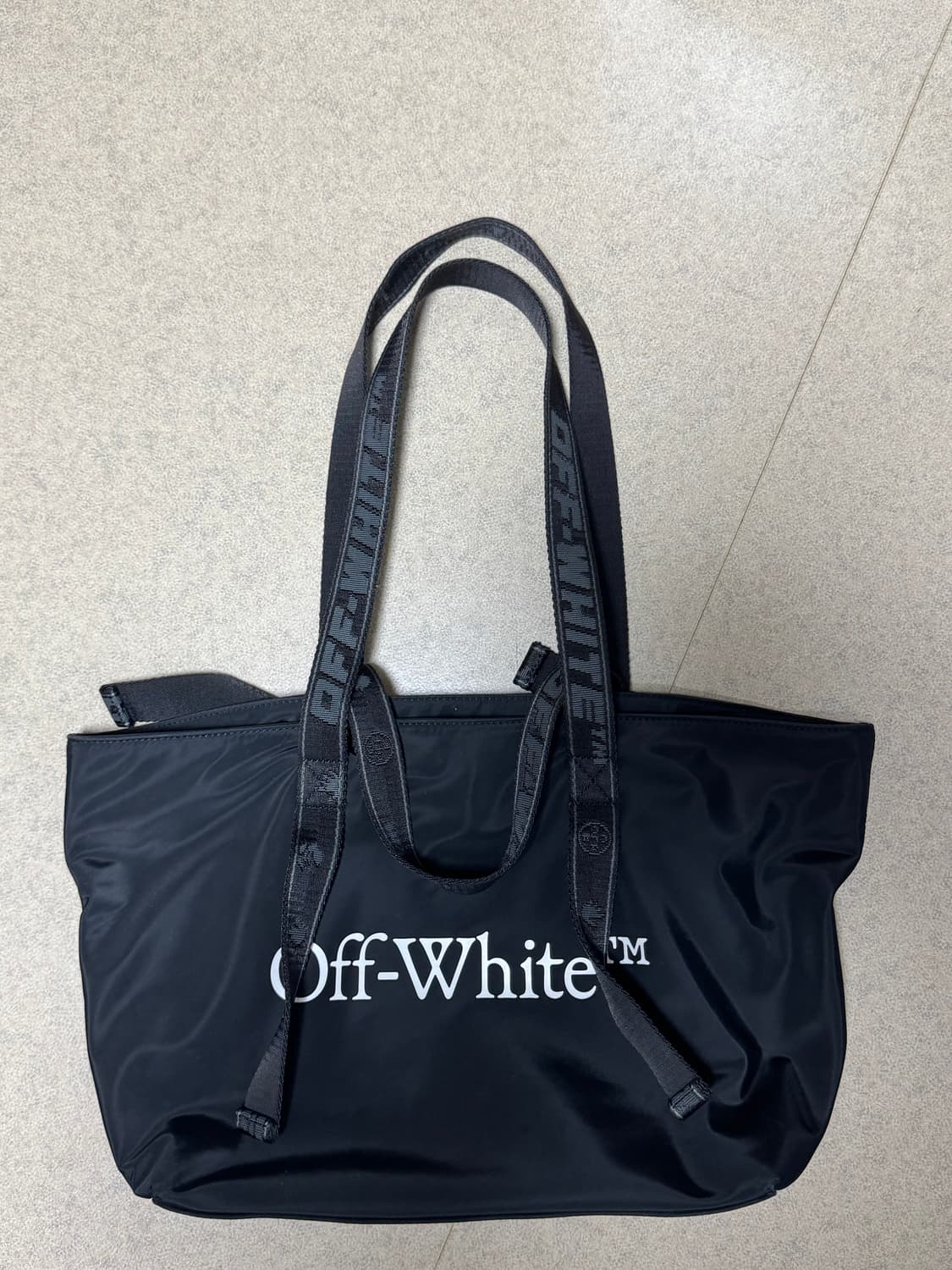 Off-White 블랙 토트백 판매합니다 상품이미지1
