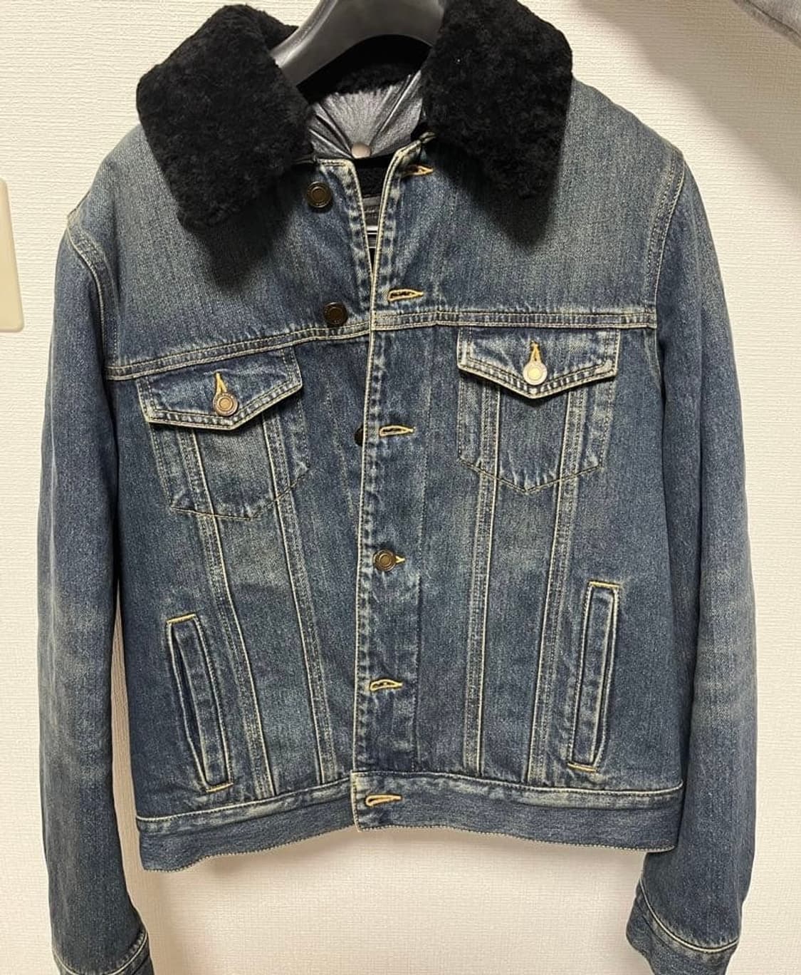 [라이즈 원빈님 착용] 생로랑 시어링 데님 트러커 자켓 상품이미지3