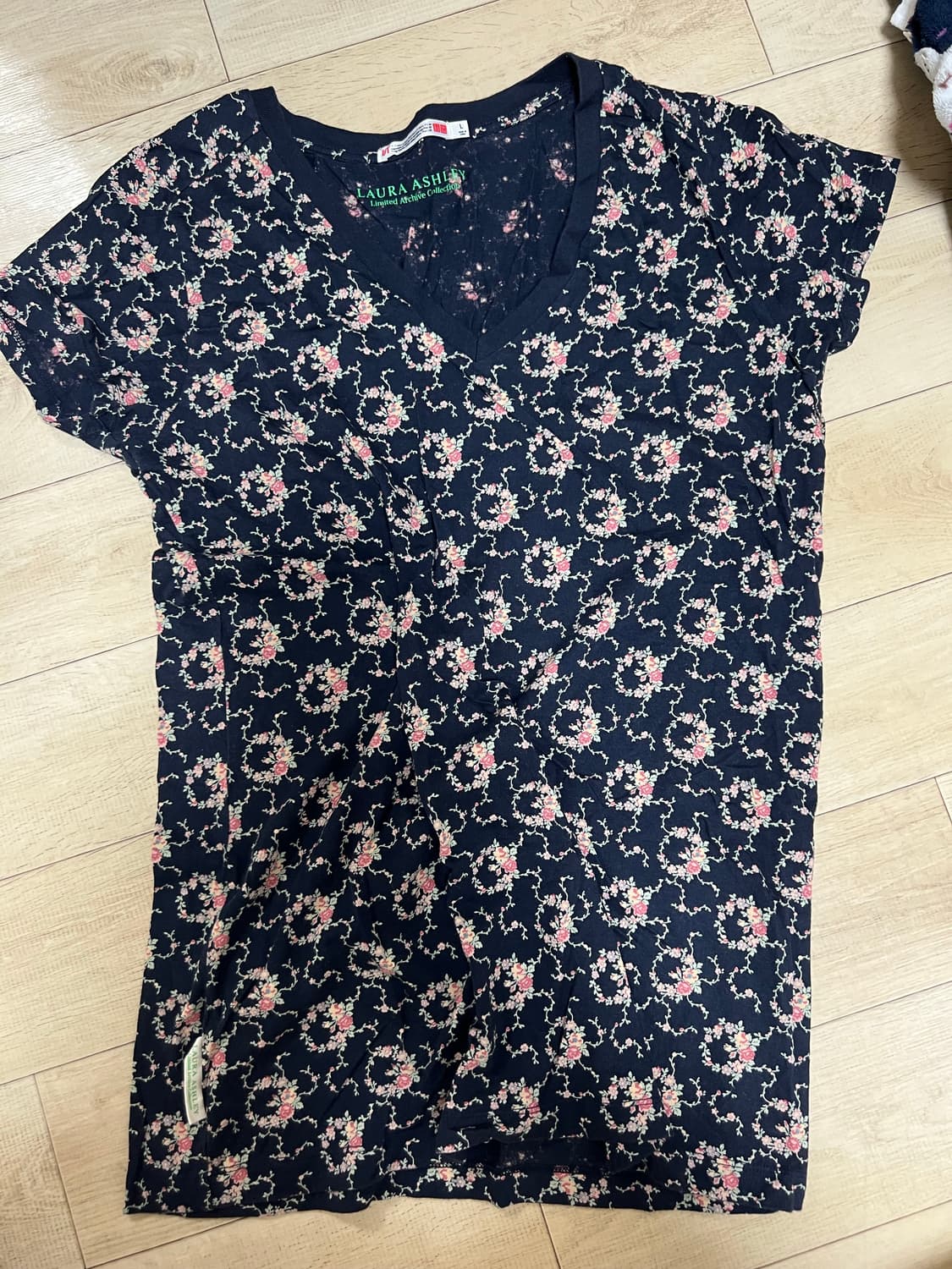 유니클로 ut 플로럴 브이넥 미디 원피스 하구미 상품이미지1