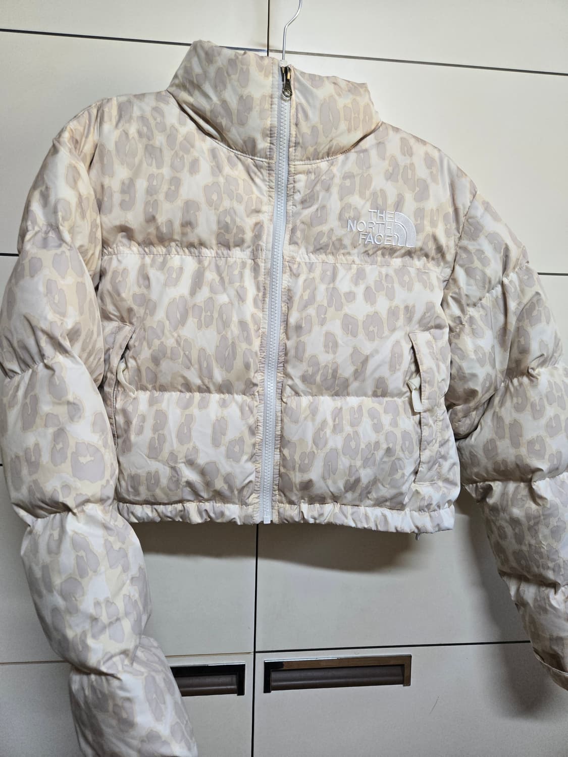 노스페이스 레오파드 프린트 눕시 숏패딩(해외판) 상품이미지1