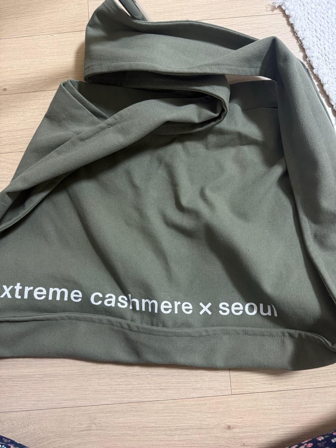 extreme cashmere 팝업 에코백 상품이미지1