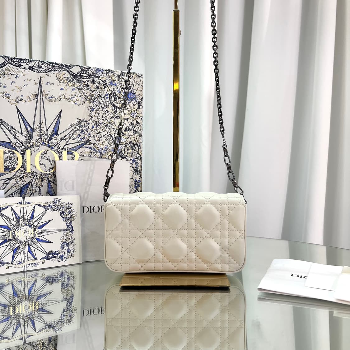 [새상품급] 디올 레이디 디올 램스킨 까나쥬 라떼 폰 파우치 숄더백 상품이미지2