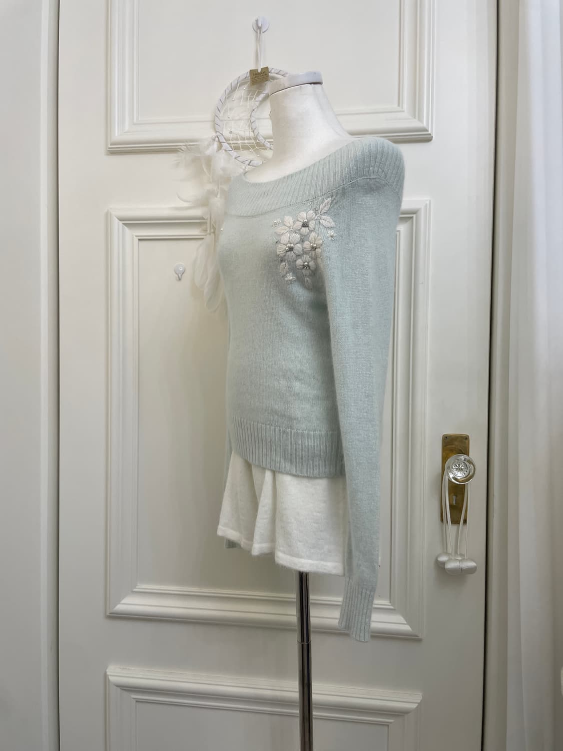 mint white flower embroidery off-shoulde 상품이미지2