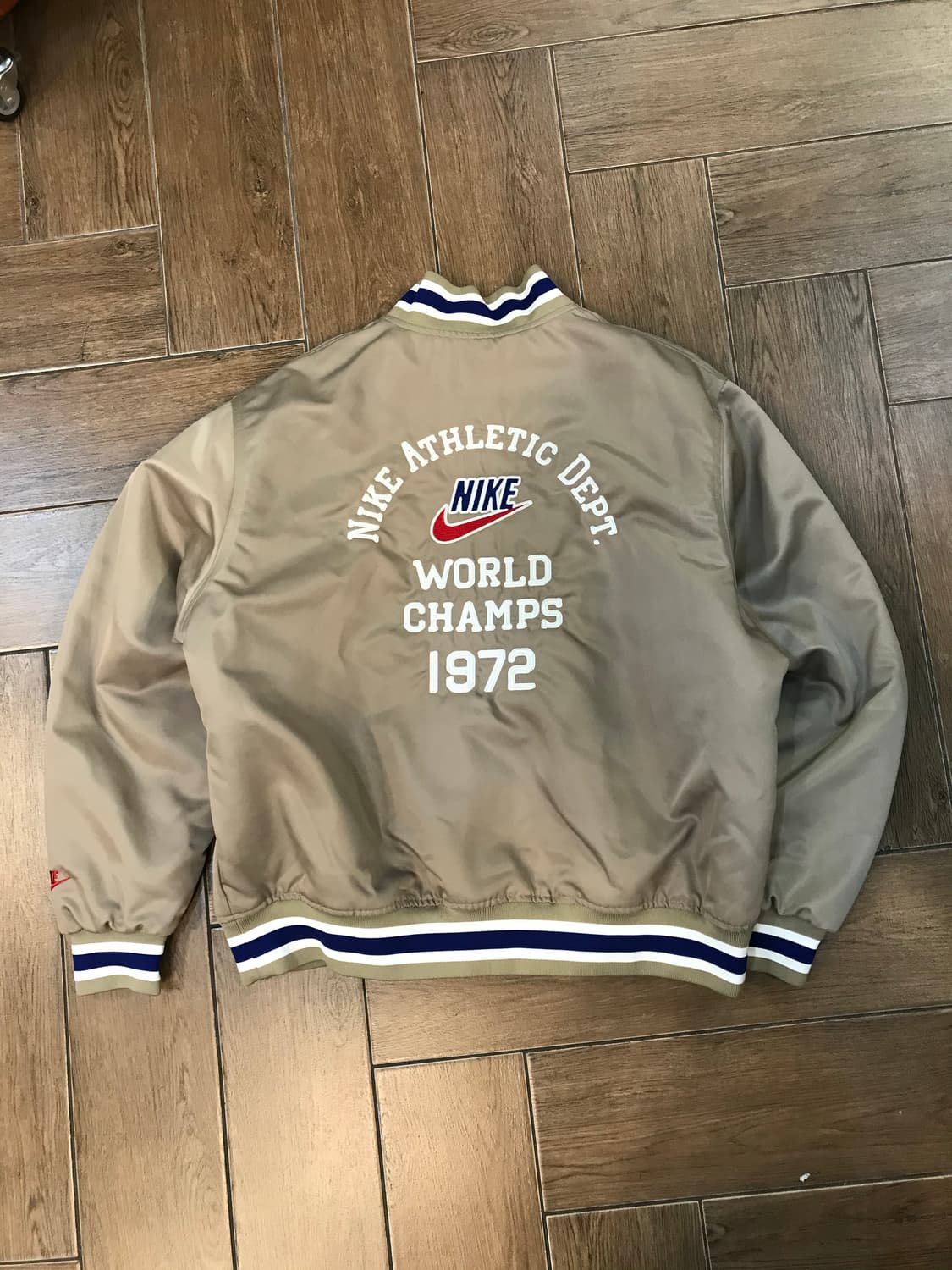 Nike Satin Dugout Varsity Jacket 상품이미지6