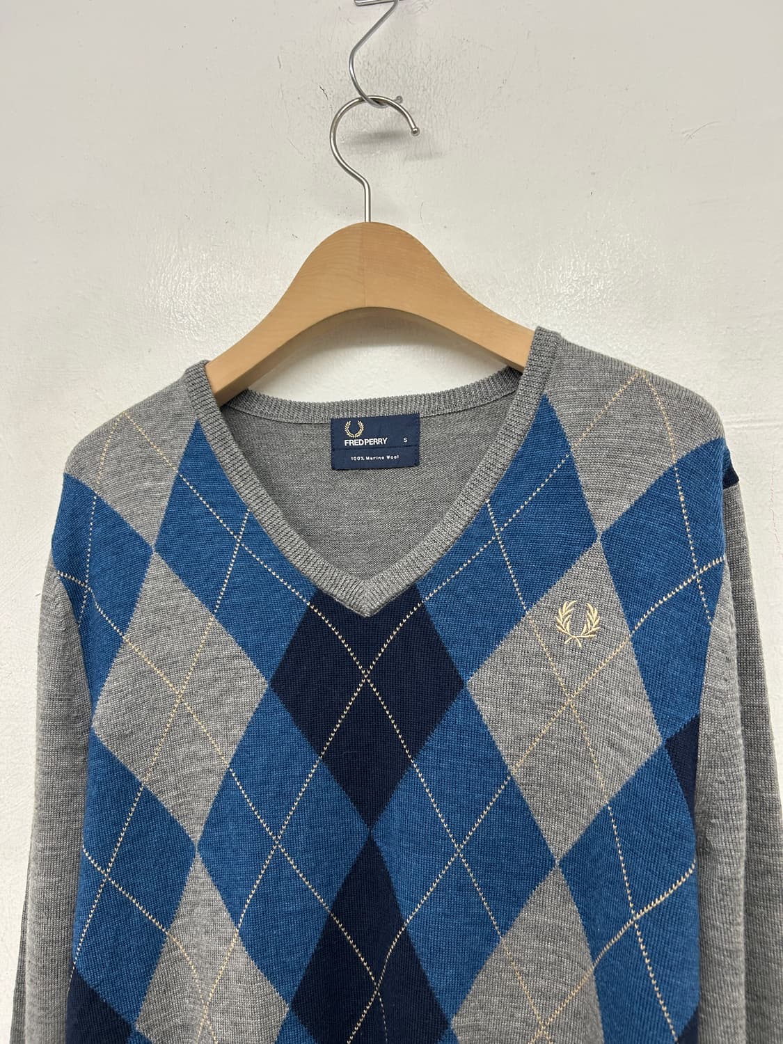 프레드페리 아가일 V넥 메리노울 니트 상품이미지2