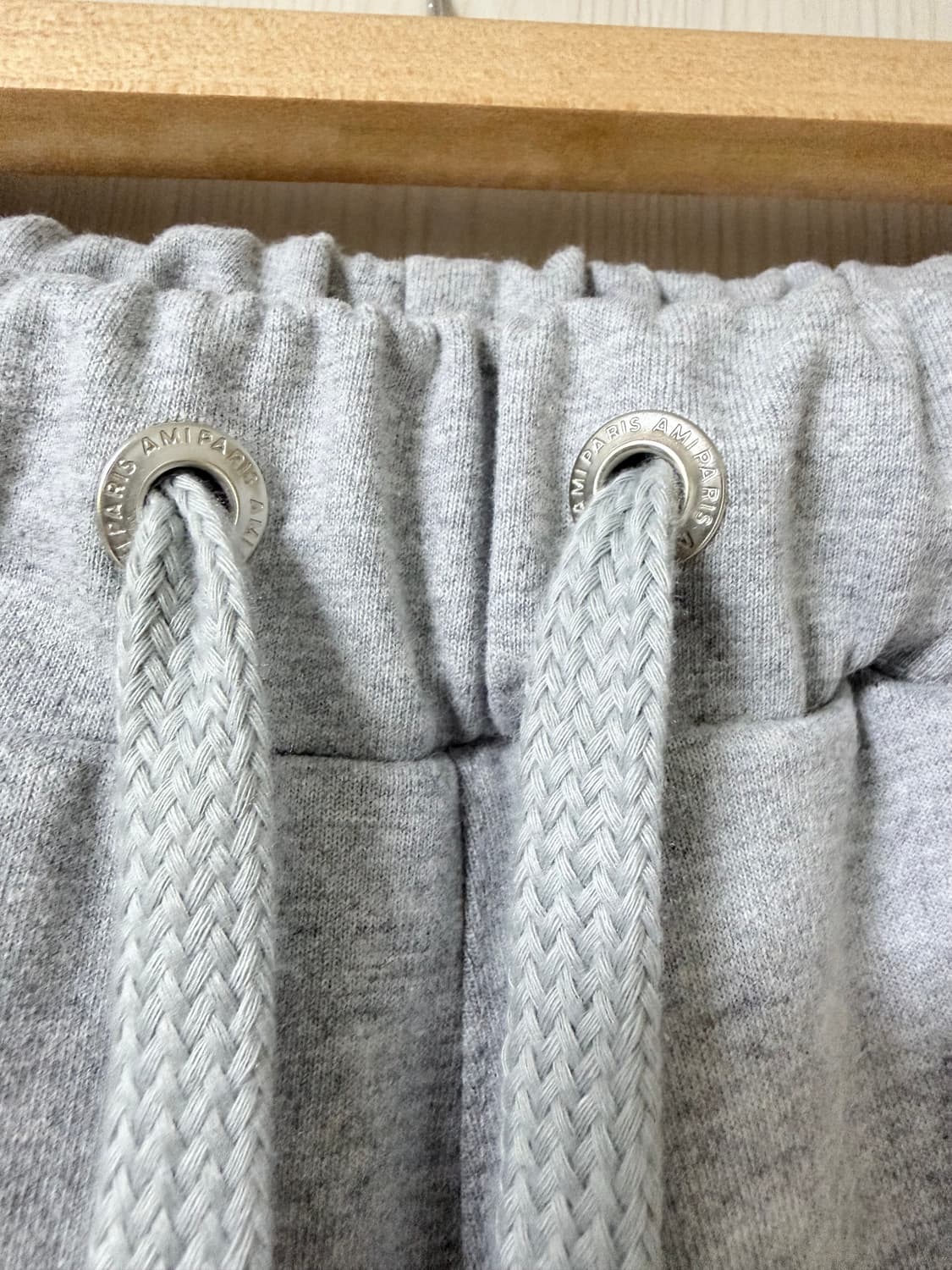 아미 빅하트로고 와이드 트레이닝팬츠 미착용 상품이미지3