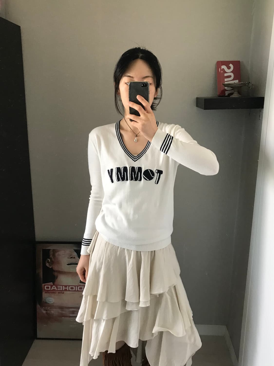 타미힐피거 중앙 자수 로고 브이넥 화이트 니트 상품이미지4