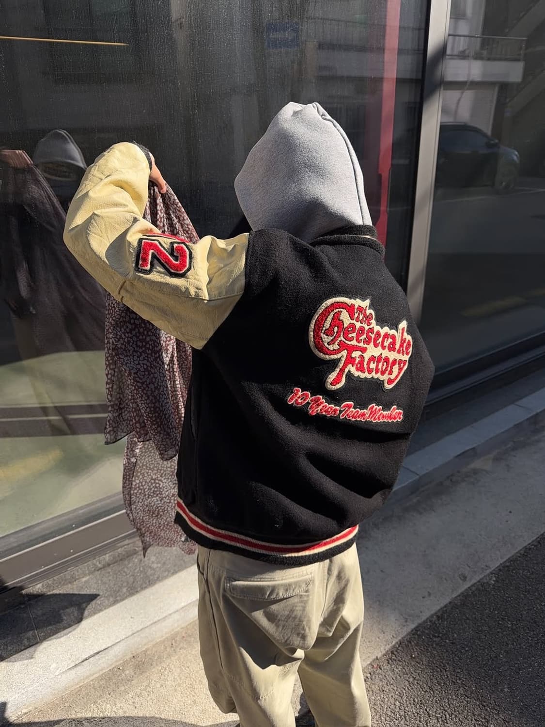 The cheesecake factory varsity jacket 상품이미지1