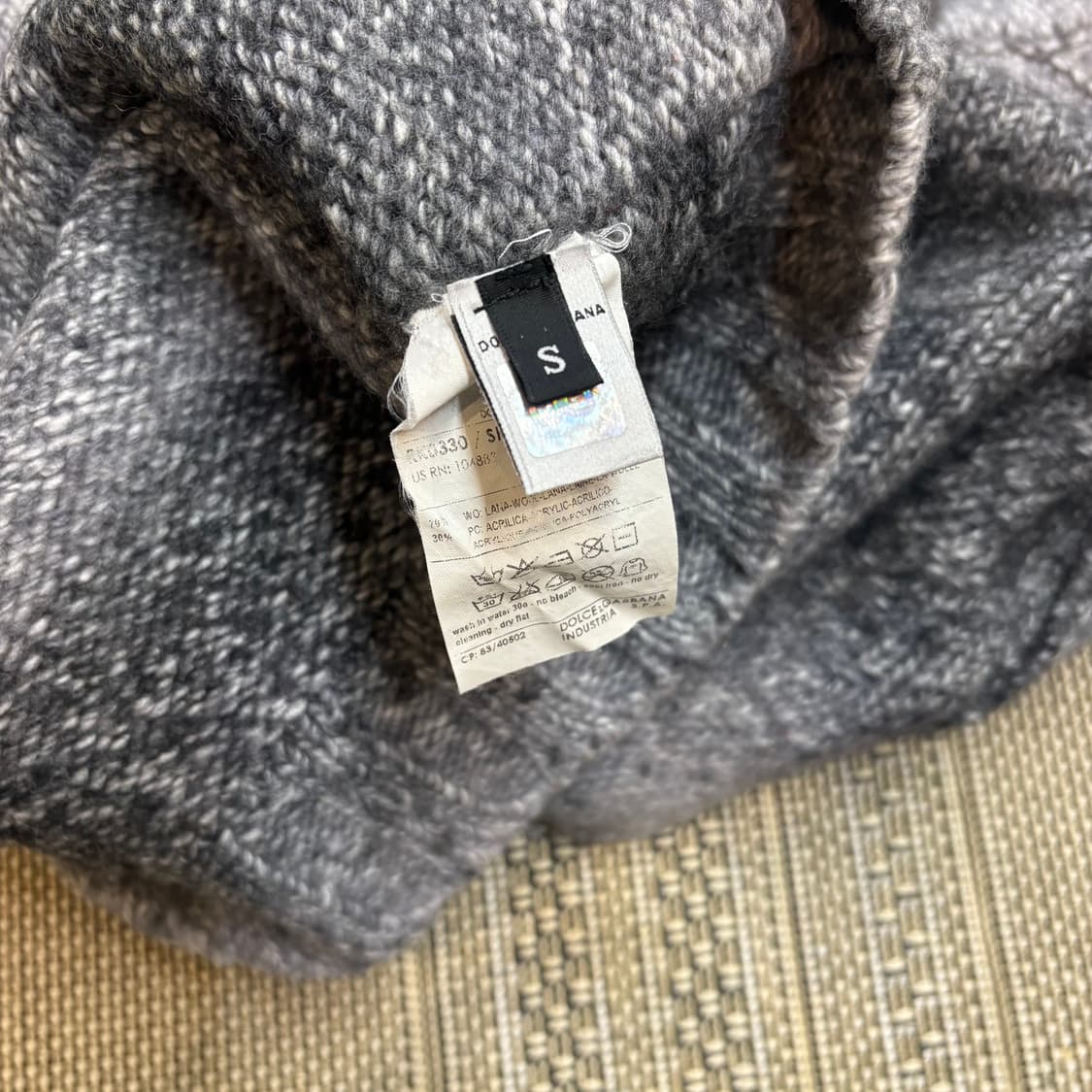 돌채 앤 가바나 그라데이션 그레이 터틀넥 스웨터 상품이미지8