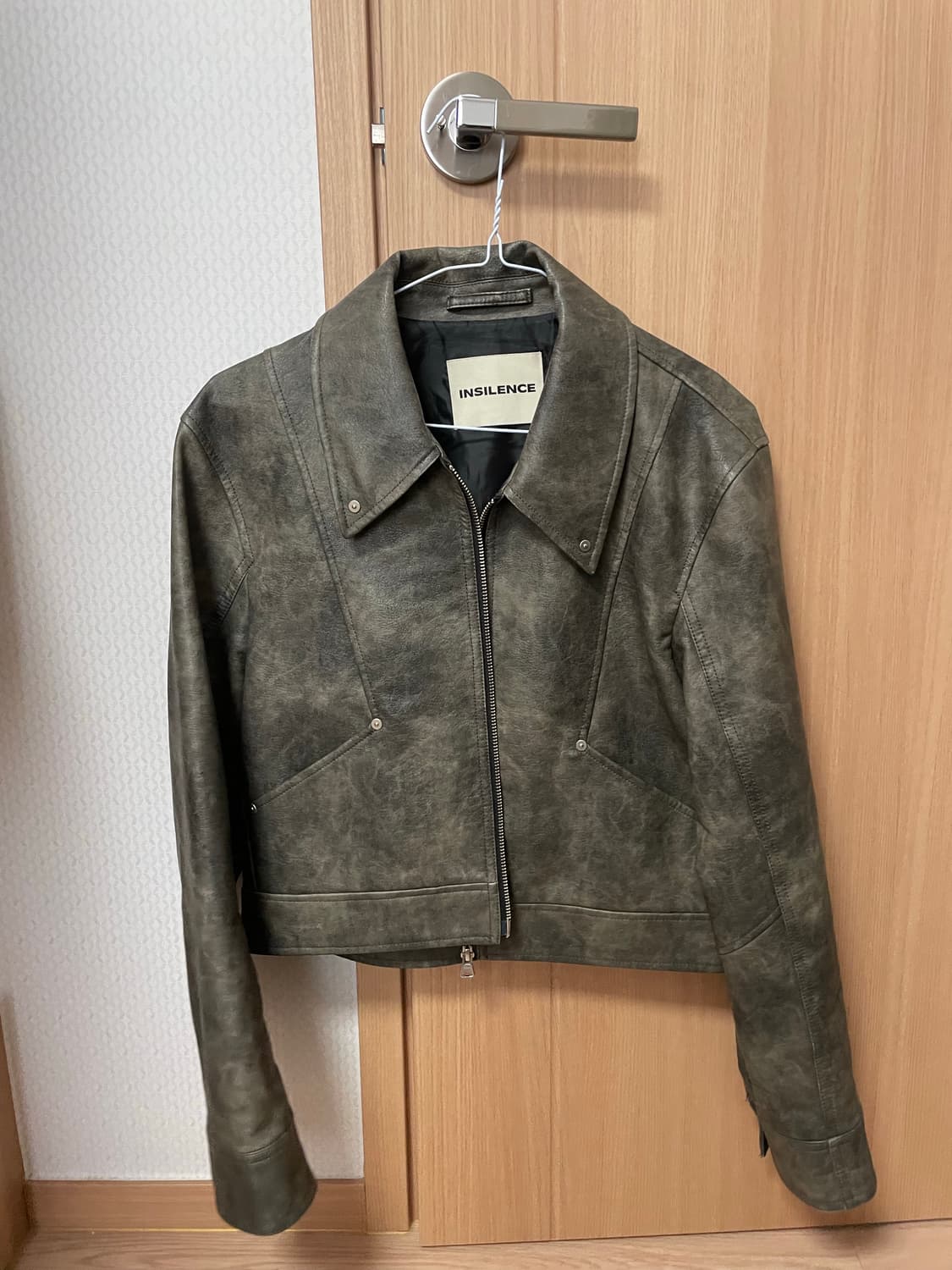 인사일런스 우먼 패덜드 레더 자켓 상품이미지3