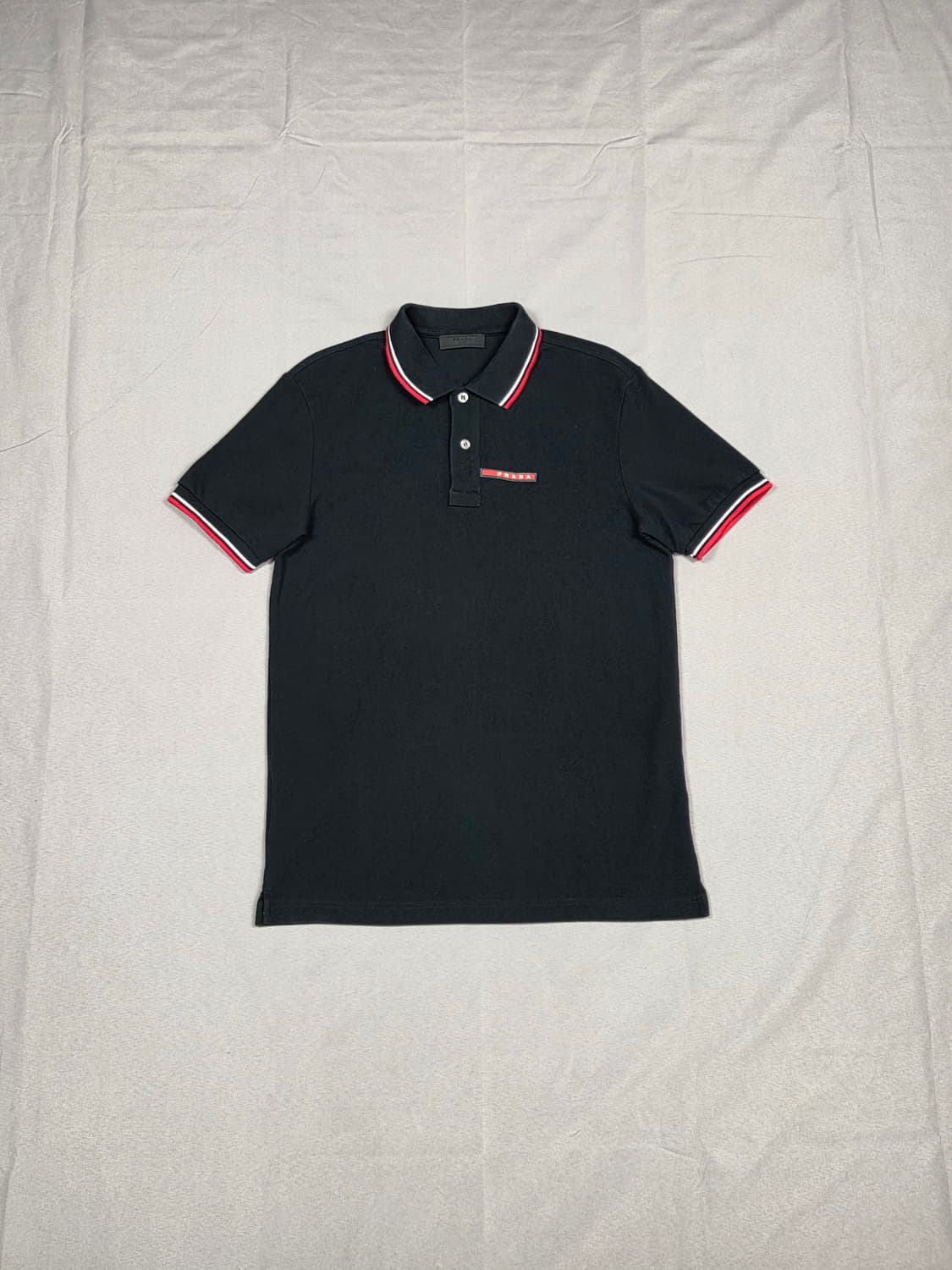 [프라다] 리네아 로사 레드탭 배색 카라티 | S00085 상품이미지1