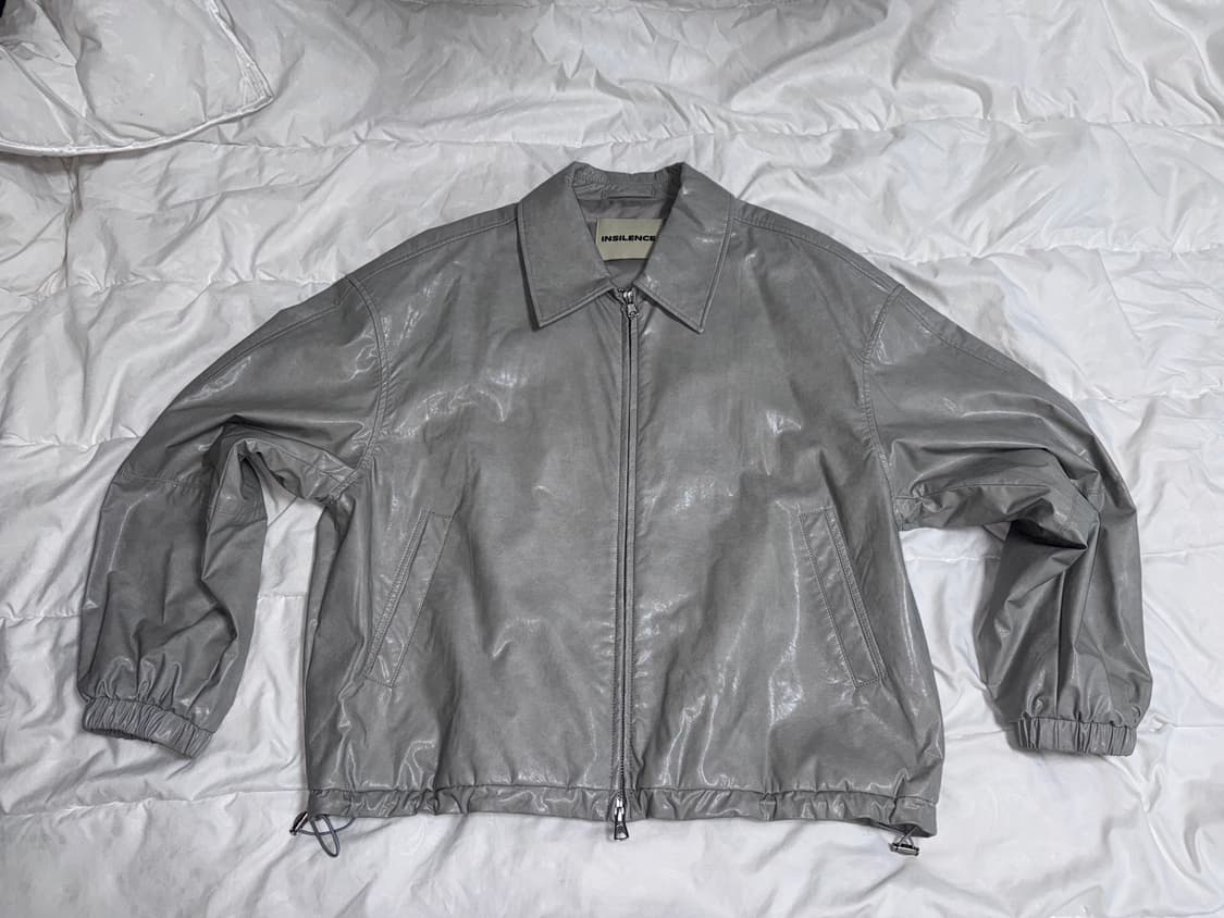 인사일런스우먼 미니멀 비건 레더 오버핏 점퍼 LIGHT GREY 상품이미지4