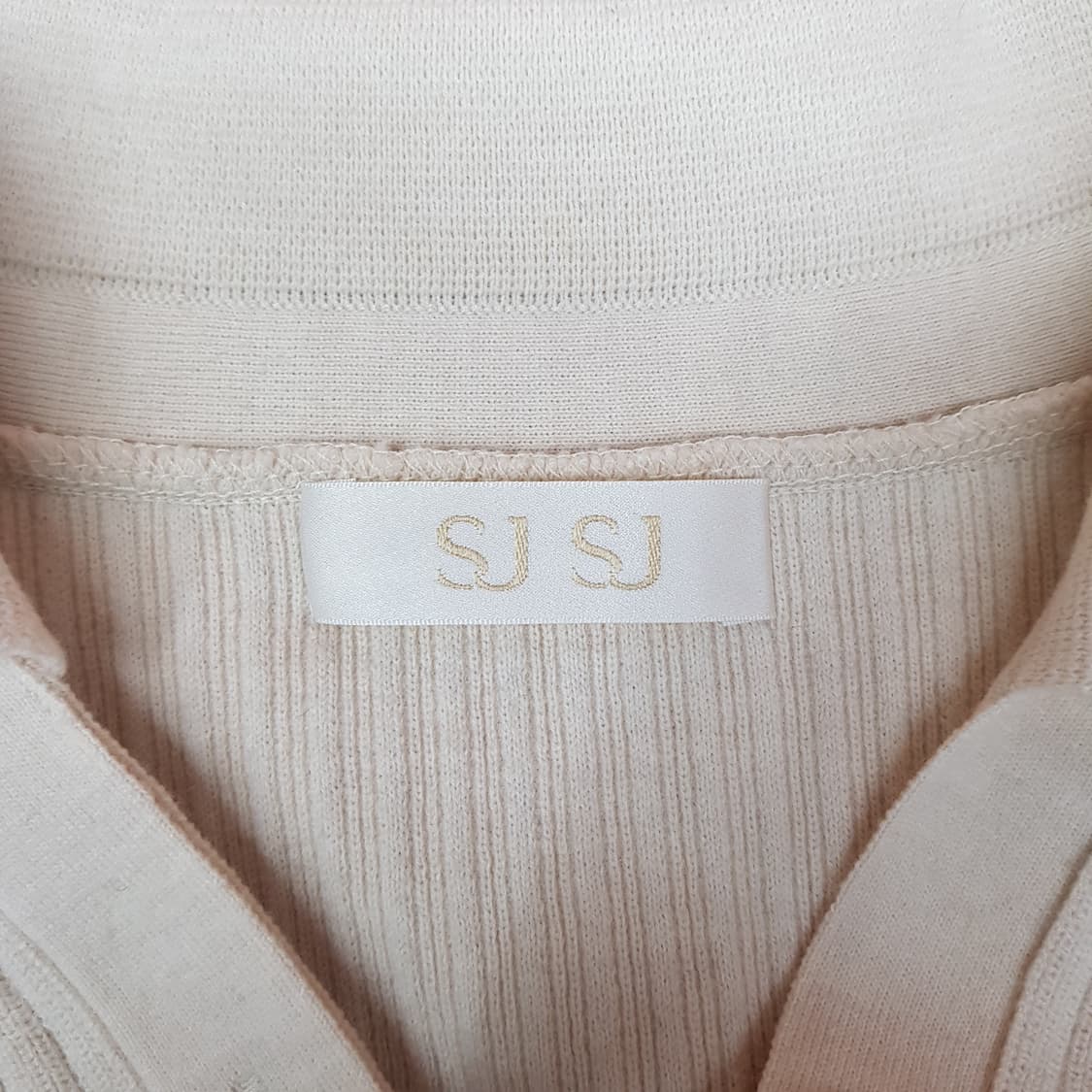 한섬 SJSJ 리브드 카라 니트 가디건 F사이즈 상품이미지7