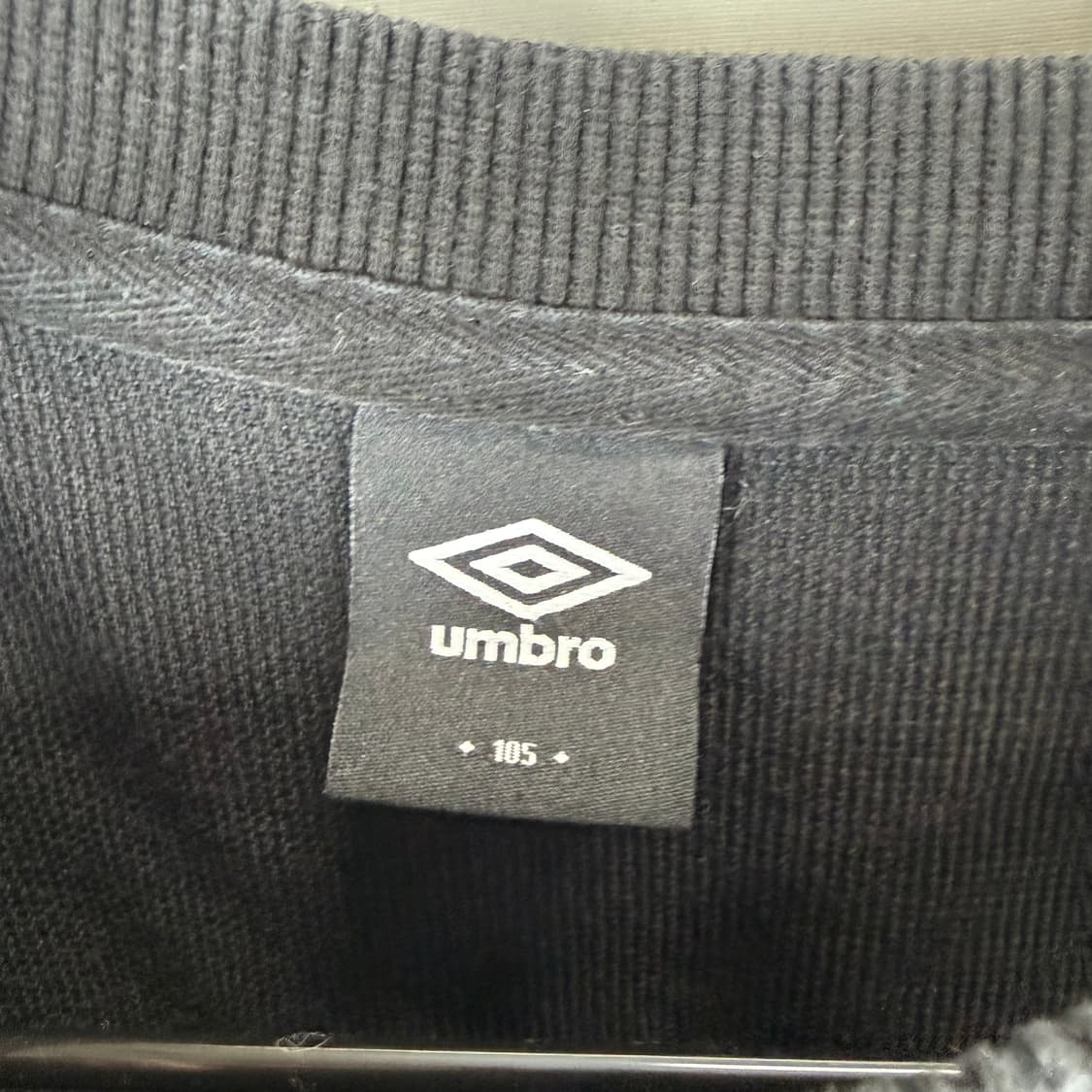 105) 엄브로 루즈핏 그래픽 롱슬리브 블랙 상품이미지3