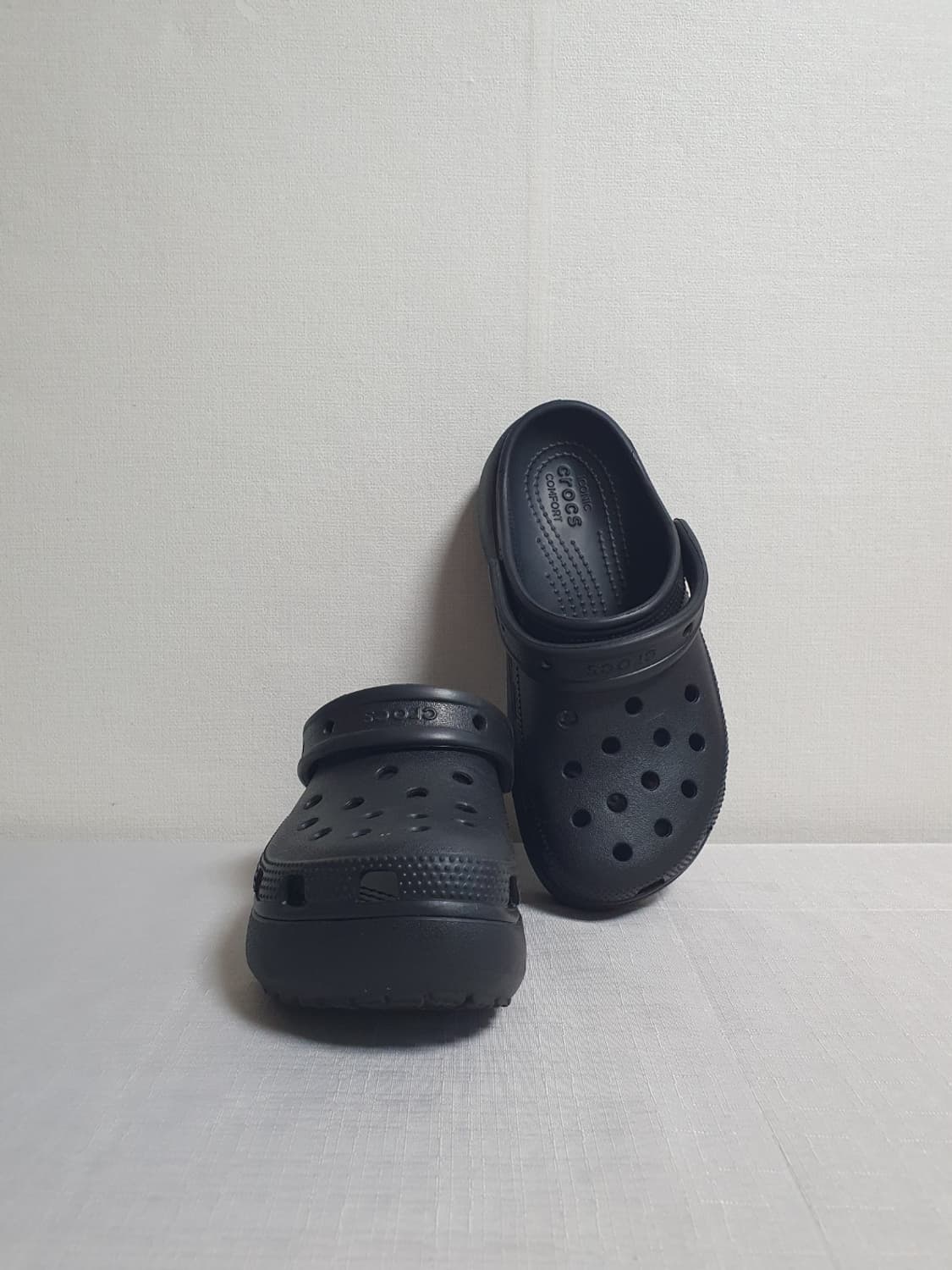 크록스 클래식 플랫폼 클로그 블랙 220mm 상품이미지2