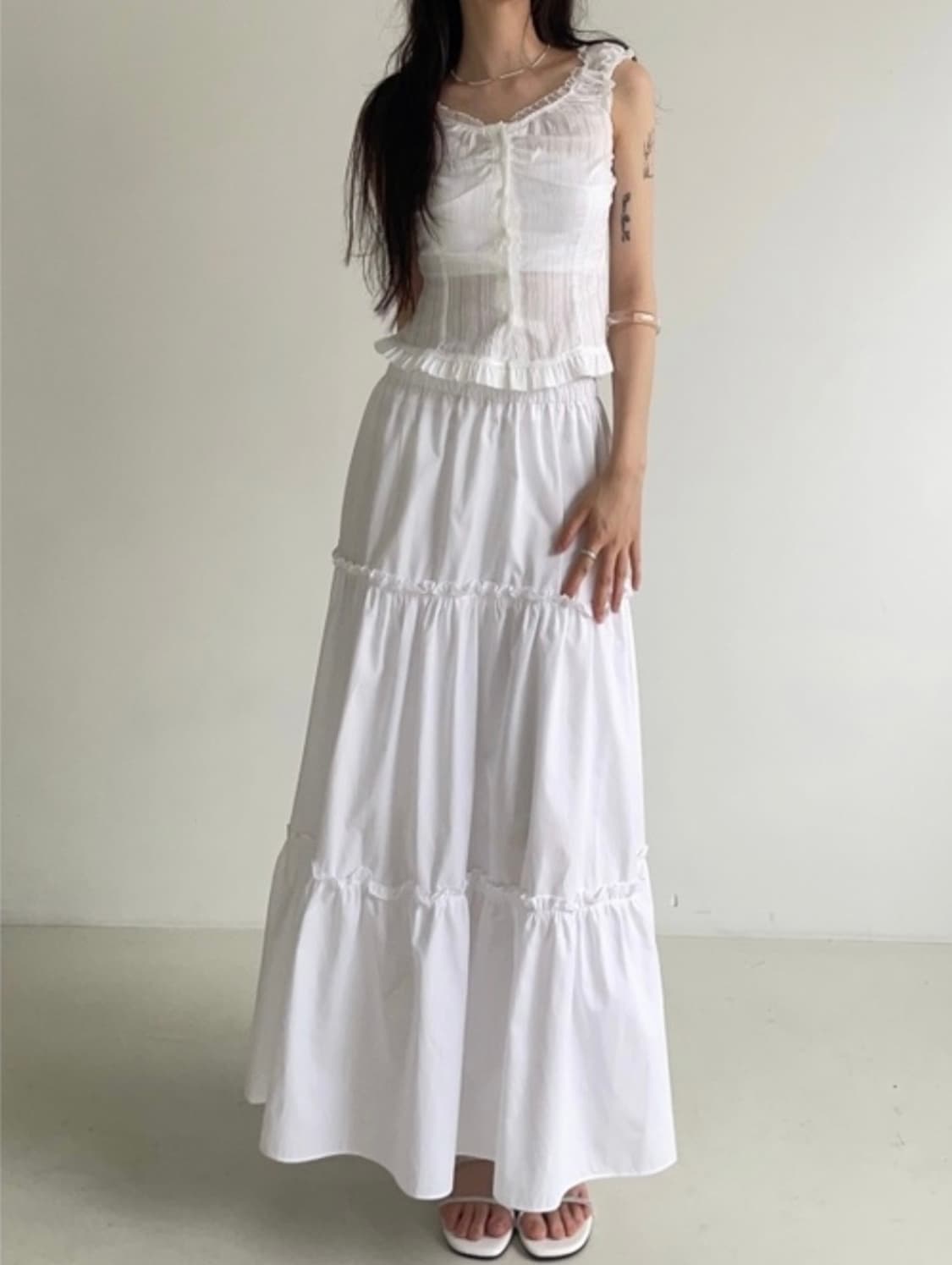 아델리오 빈 프릴 레이스 슬리브리스 블라우스 화이트 상품이미지2