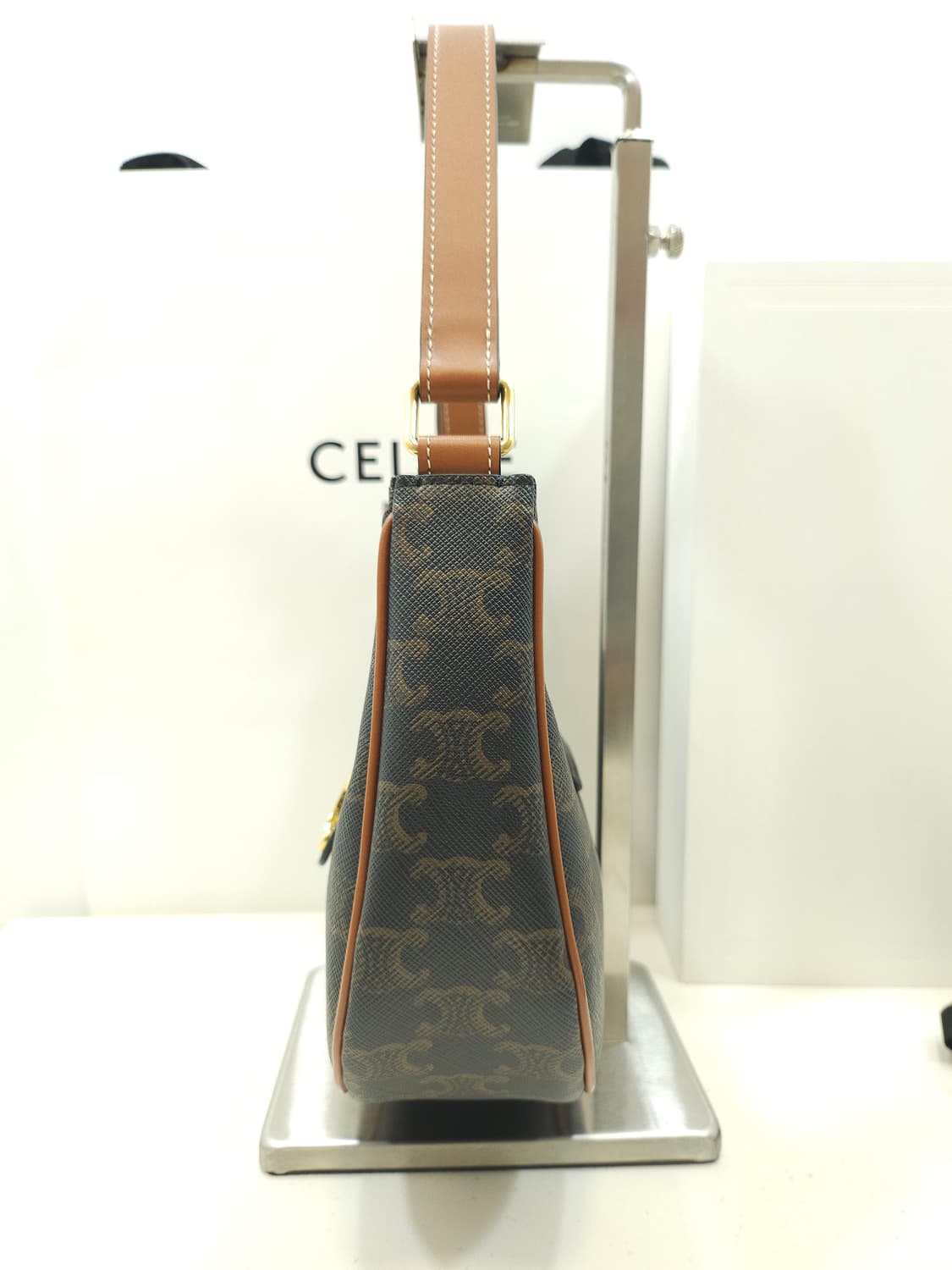 [정품] 셀린느 미디엄 트리옹프 아바백 캔버스 상품이미지4