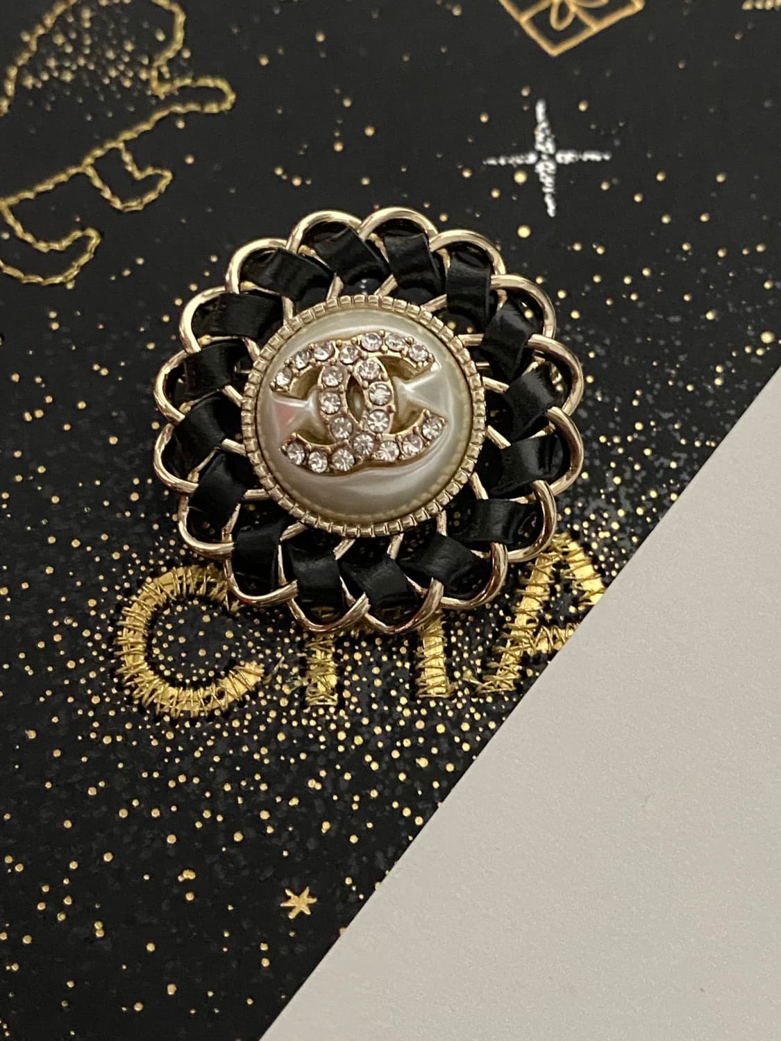 샤넬 정품 크리스탈 CC 체인 레더 업사이클링 브로치 상품이미지1