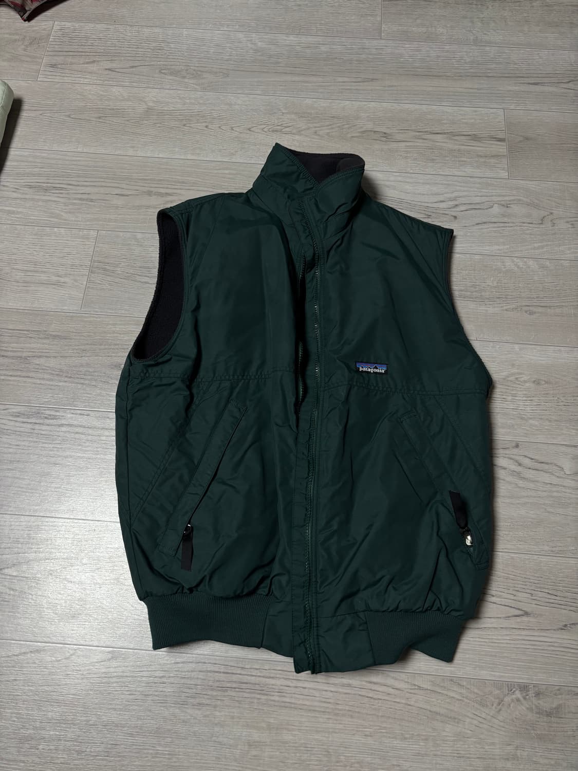 [M] 파타고니아 쉘드 신칠라 베스트 헌터그린 상품이미지1