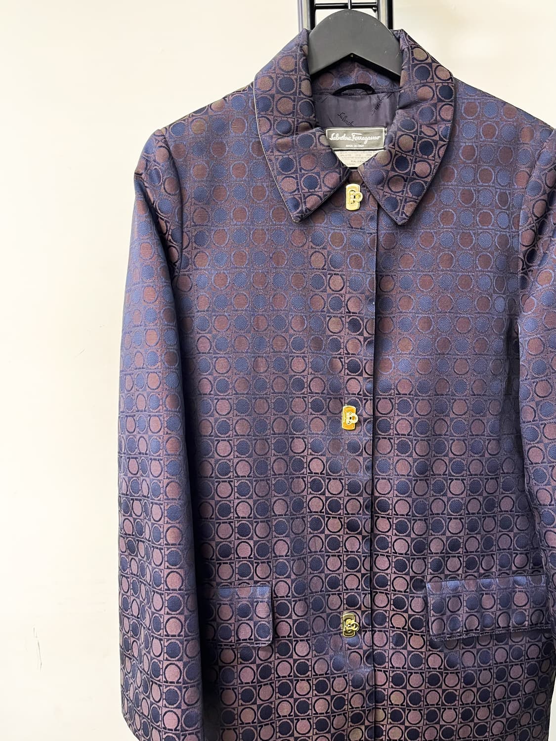 살바토레 페라가모 간치니 모노그램 코트 상품이미지3