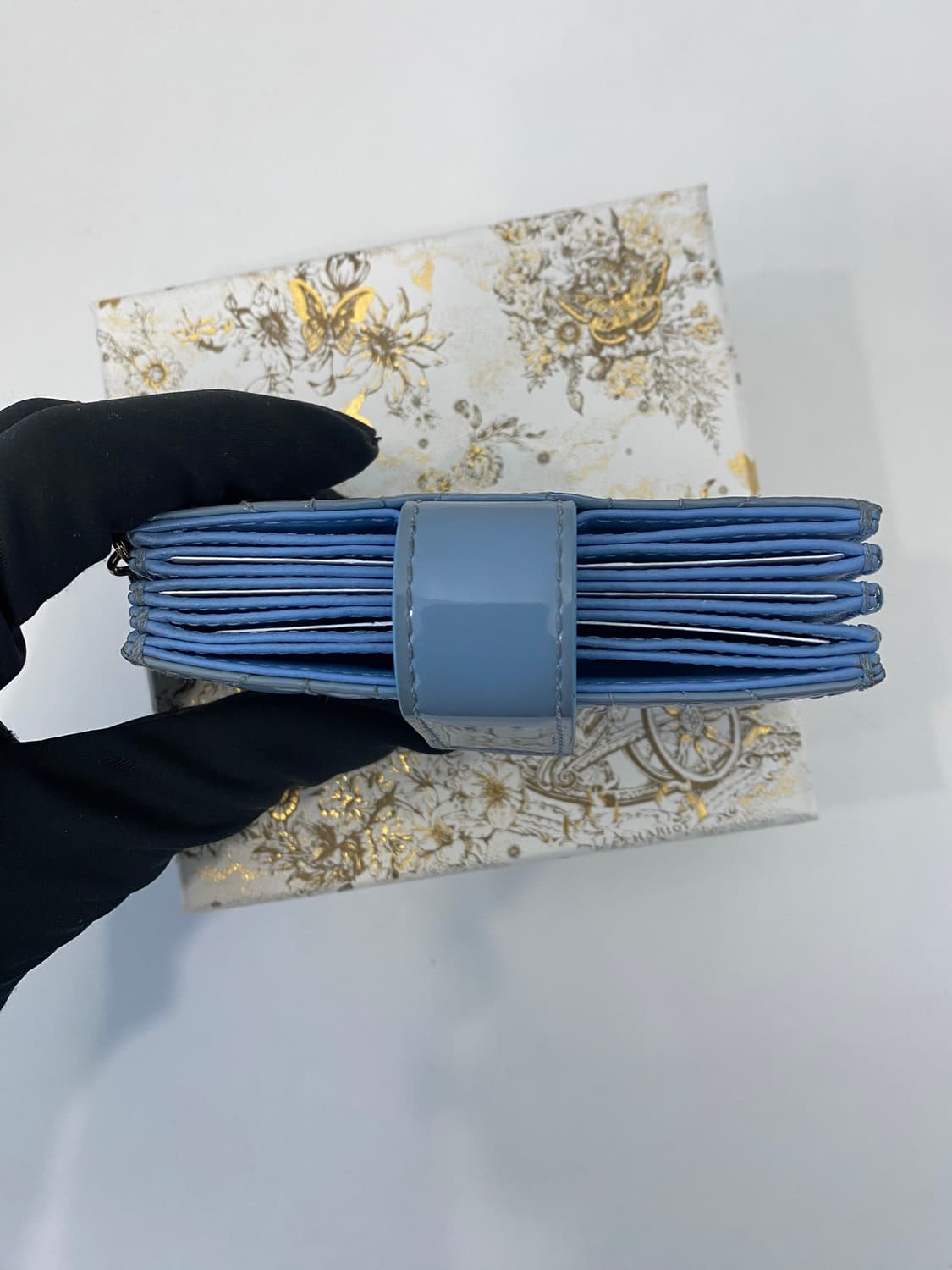 디올 페이던트 까나쥬 이코디언 카드지갑 상품이미지8