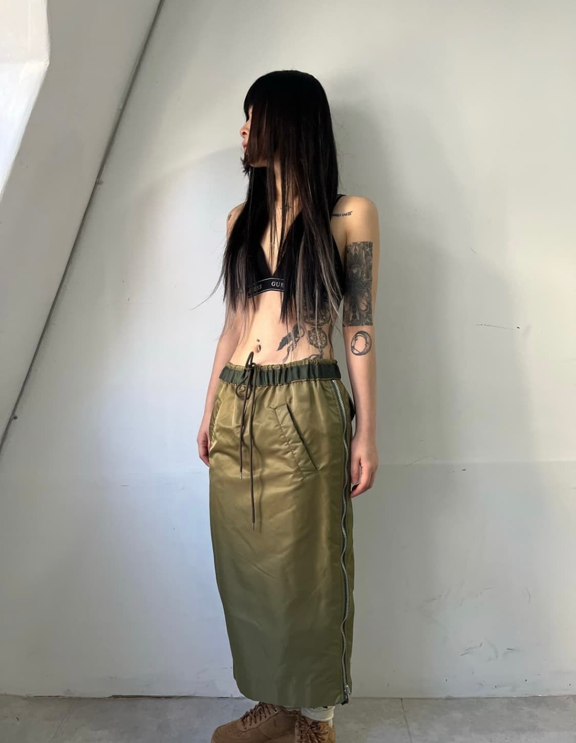 사카이 플리츠 집업 스커트 카키 상품이미지4