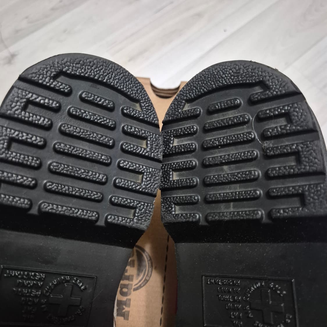 닥터마틴 슈프림 스파이더웹 us8 상품이미지7