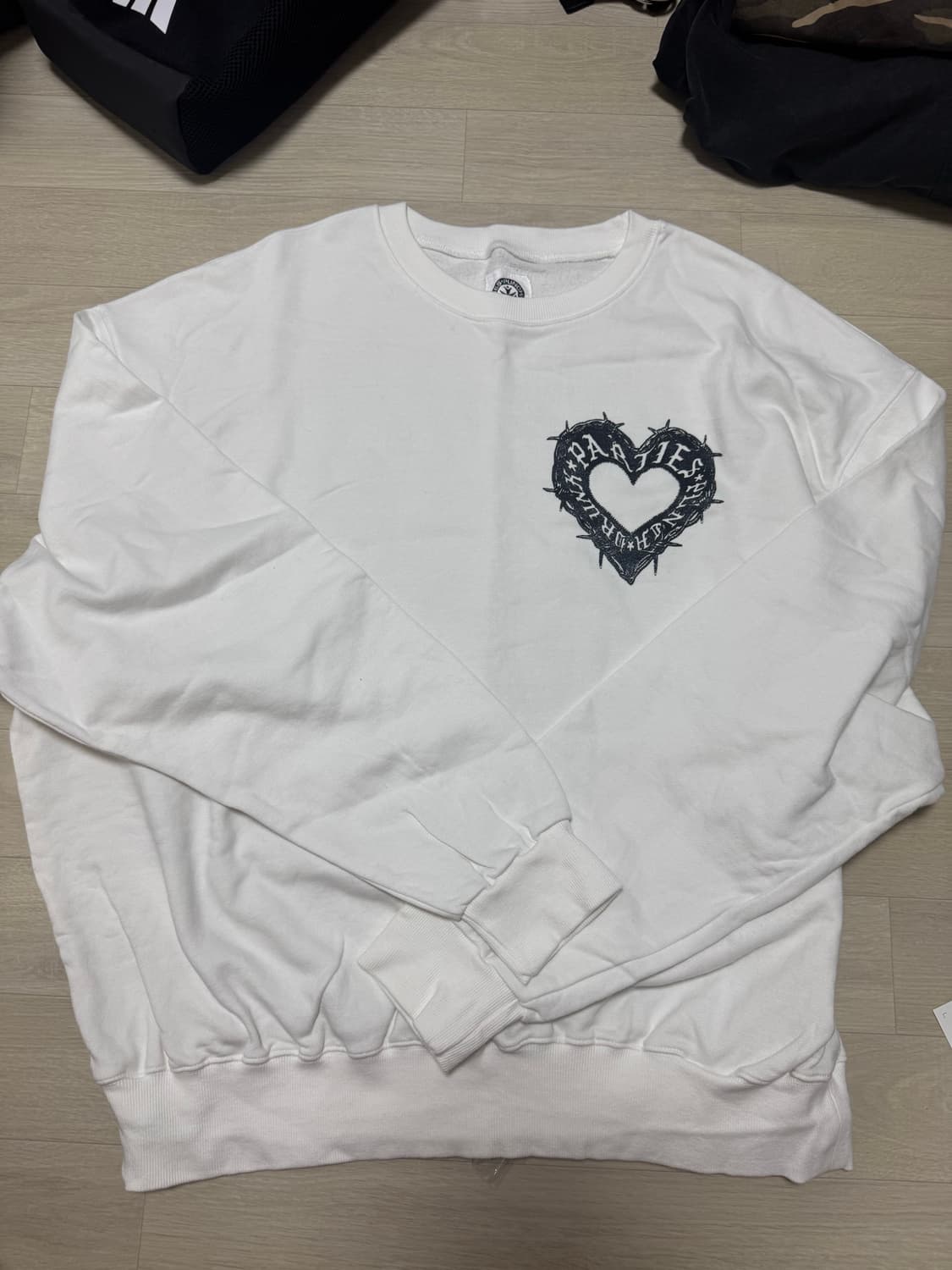 [1] 펀치드렁크파티즈 스웻 하트 맨투맨 펀드파 상품이미지2