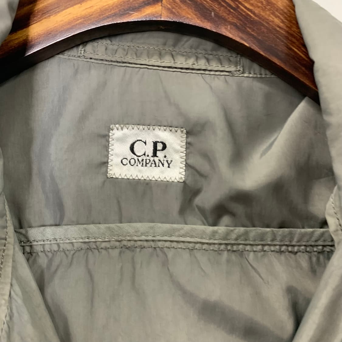 Cp컴퍼니 고글 카키 바람막이 자켓  상품이미지8