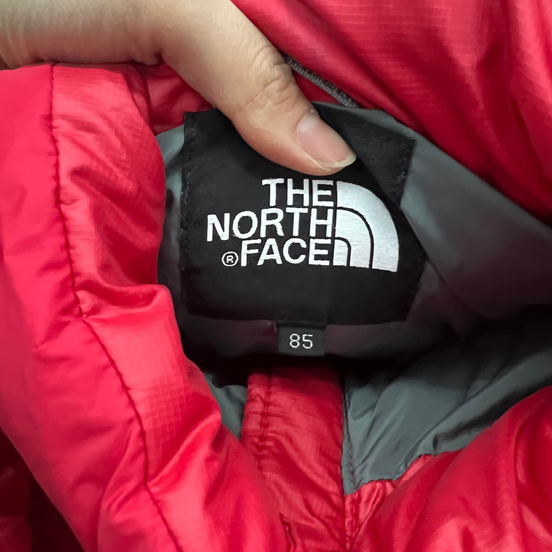 노스페이스 체리레드 눕시 700 패딩 상품이미지2