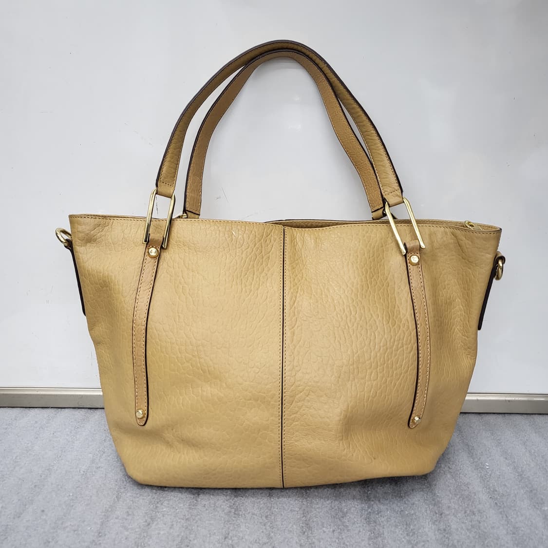 닥스 DD로고 스터드 장식 토트백 43x29cm 상품이미지5