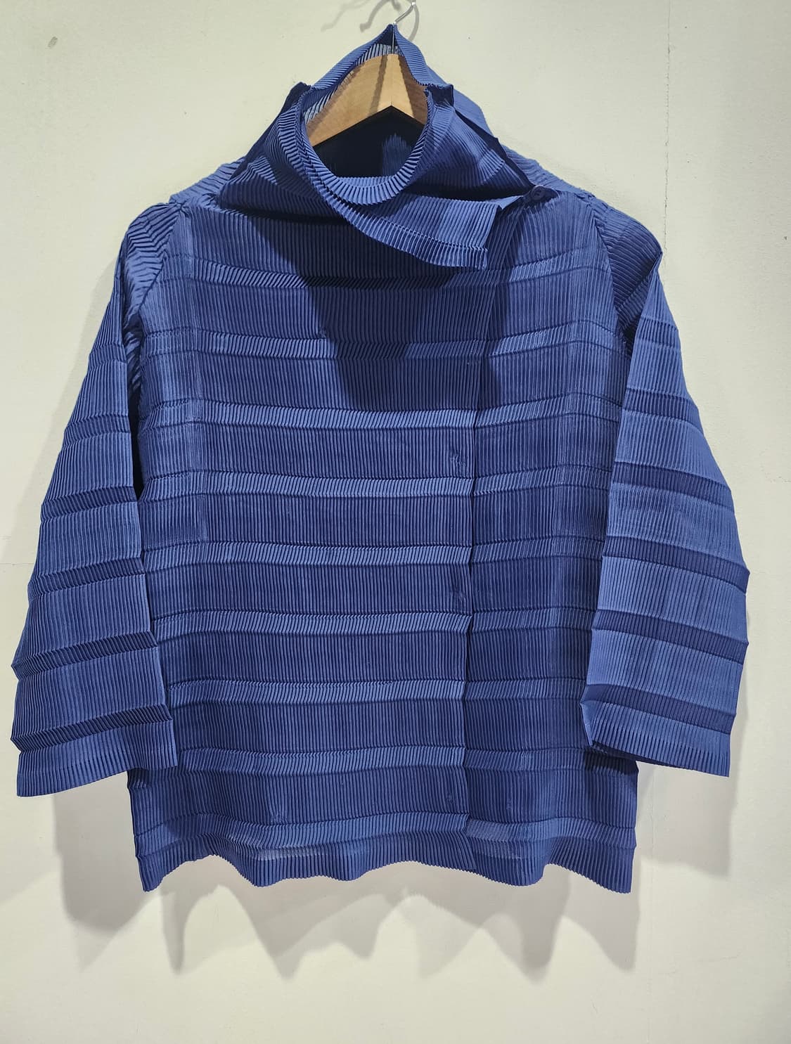 이세이 미야케 플리츠 블루 자켓 2 매장판 상품이미지4