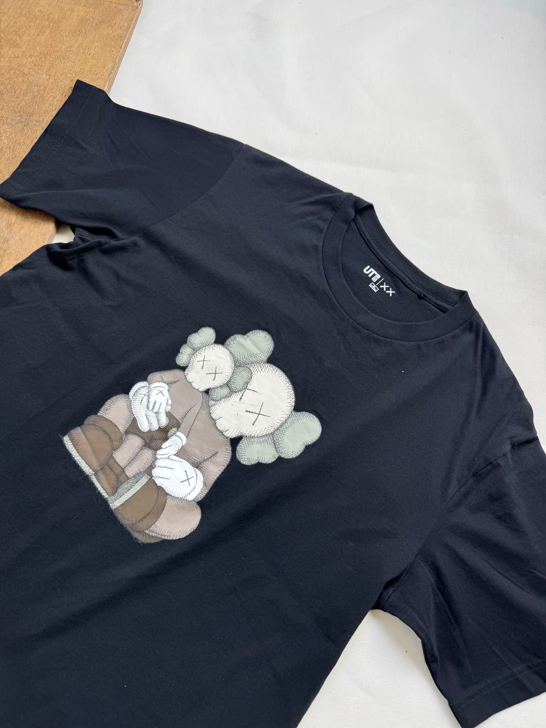 uniqlo x kaws 유니클로 카우스 프린팅 반팔 상품이미지3