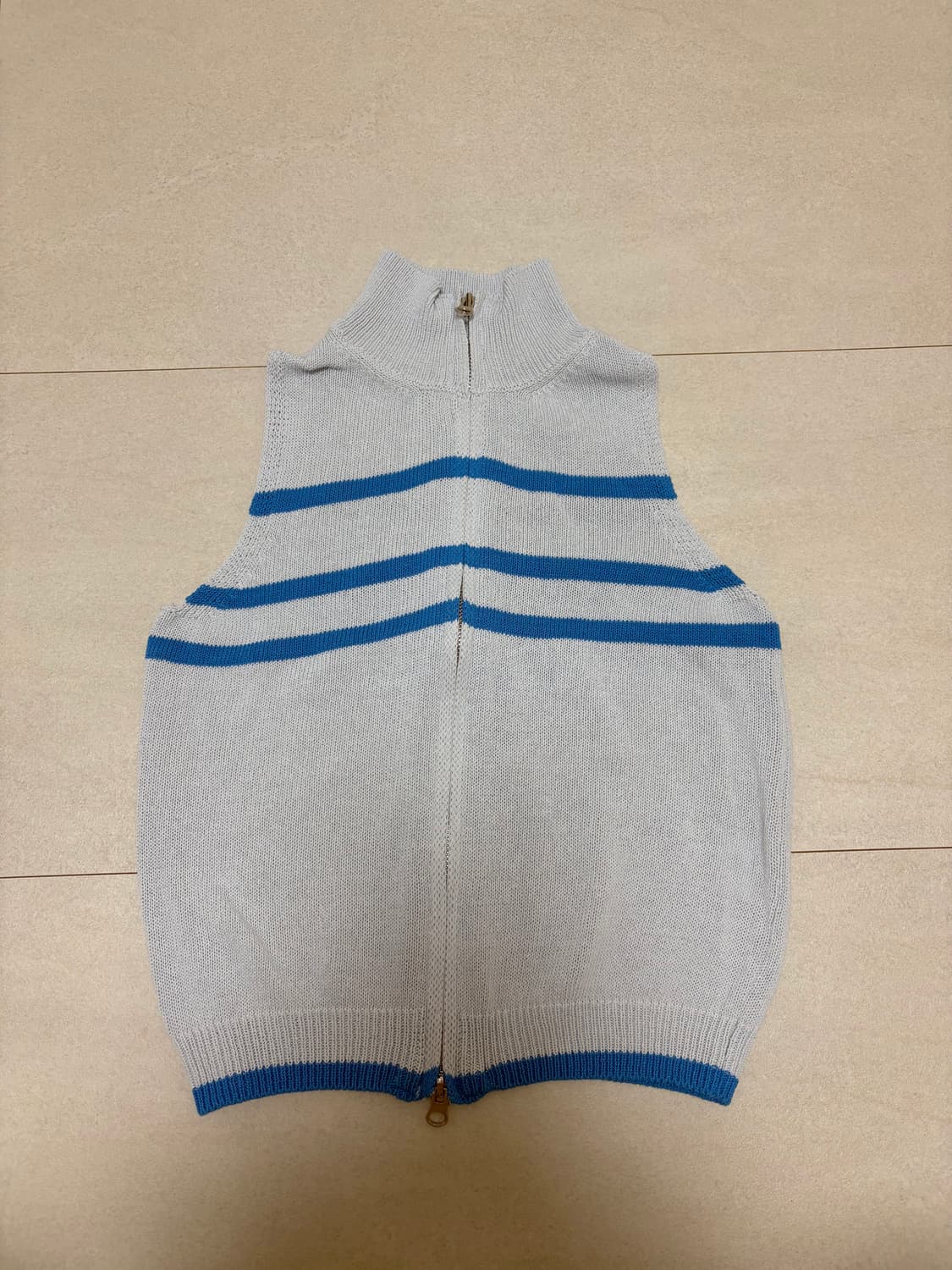 새상품) 폴리수엠 니트베스트 페일블루 상품이미지4